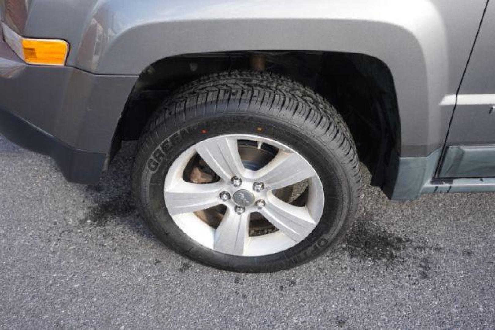 2011 Bright Silver Metall /Dark Slate Gray Clot Jeep Patriot 4WD (1J4NF1GB9BD) with an 2.4L L4 DOHC 16V engine, located at 312 Centre Ave, Schuylkill Haven, PA, 17972, (570) 593-5278, 40.638130, -76.177383 - Photo#5