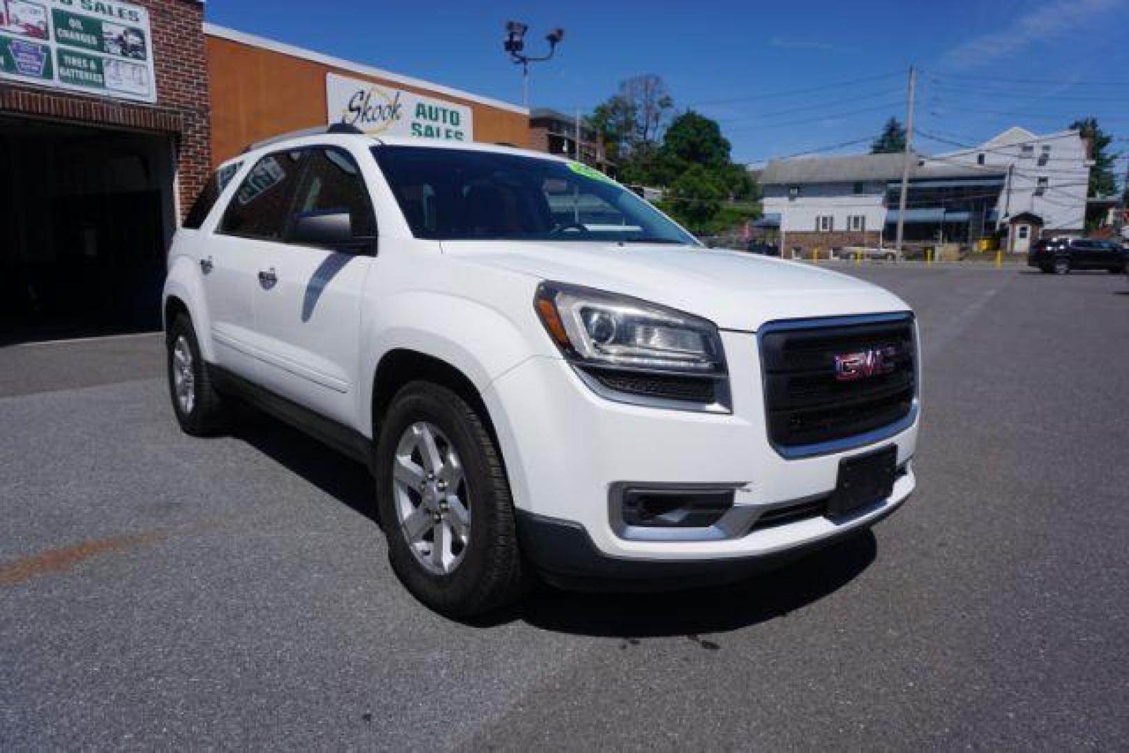 2016 Summit White /Ebony, premium cloth GMC Acadia SLE-2 AWD (1GKKVPKD4GJ) with an 3.6L V6 DOHC 24V engine, 6-Speed Automatic transmission, located at 312 Centre Ave, Schuylkill Haven, PA, 17972, (570) 593-5278, 40.638130, -76.177383 - heated front seats - Photo#5