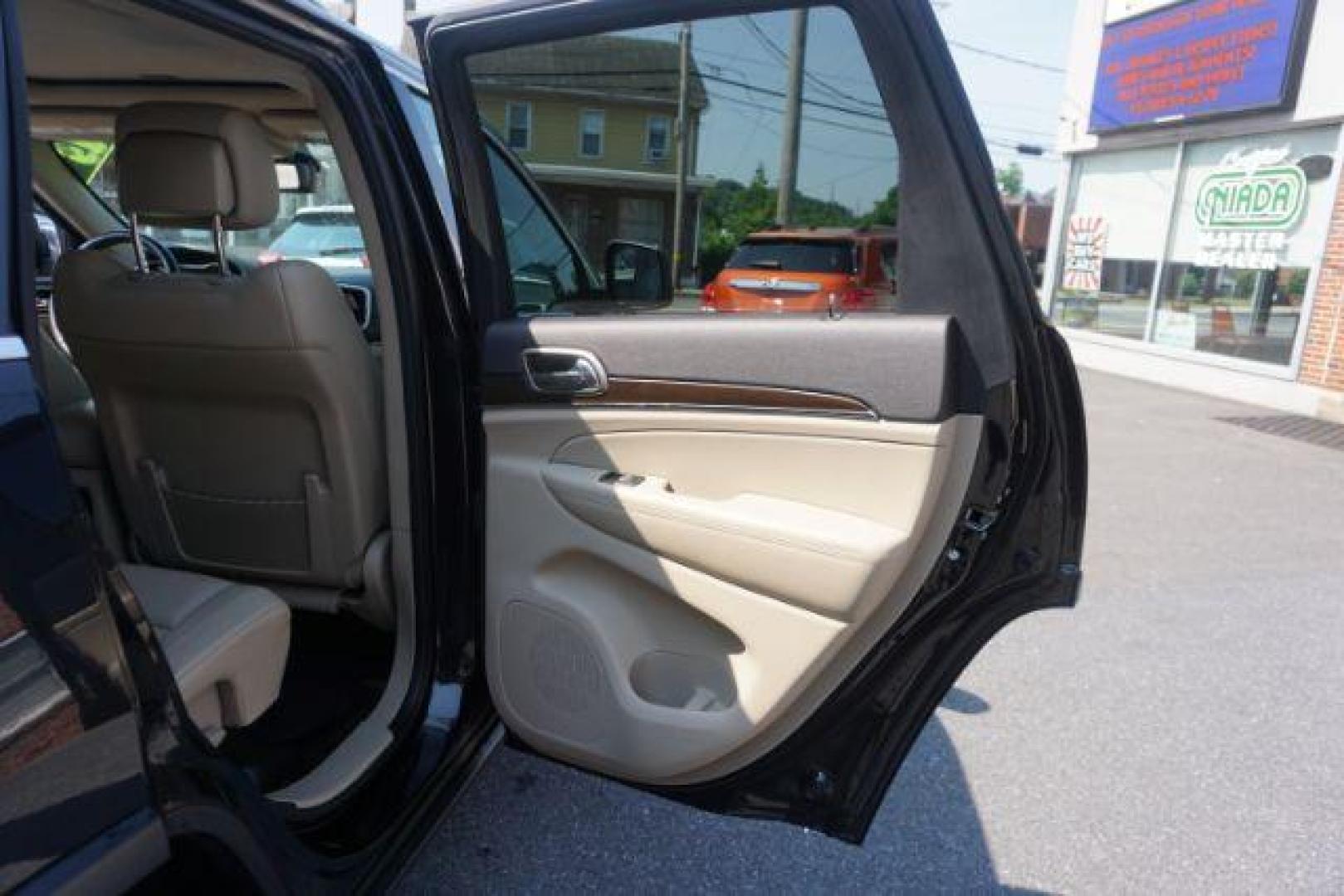 2015 Brilliant Black Crystal P /Light Frost Beige/Black Jeep Grand Cherokee Limited 4WD (1C4RJFBG2FC) with an 3.6L V6 DOHC 24V engine, 8-Speed Automatic transmission, located at 312 Centre Ave, Schuylkill Haven, PA, 17972, (570) 593-5278, 40.638130, -76.177383 - collision avoidance, HID headlamps, lane departure warning, navigation system, power sunroof, back up camera - Photo#42