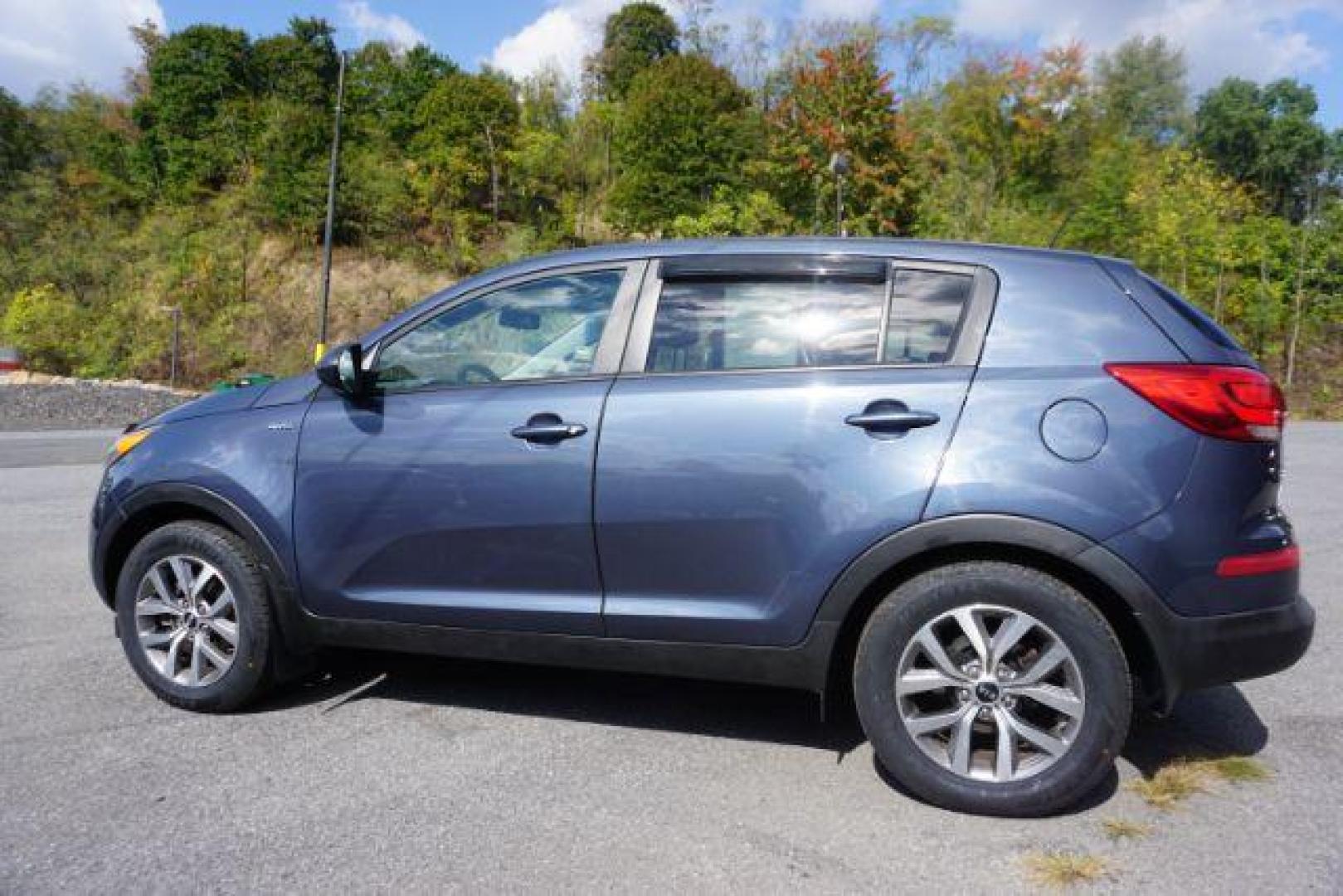 2016 Twilight Blue /Black, cloth Kia Sportage LX AWD (KNDPBCAC8G7) with an 2.4L V6 DOHC 24V engine, 6-Speed Automatic transmission, located at 312 Centre Ave, Schuylkill Haven, PA, 17972, (570) 593-5278, 40.638130, -76.177383 - remote engine starter, towing camper pkg - Photo#12