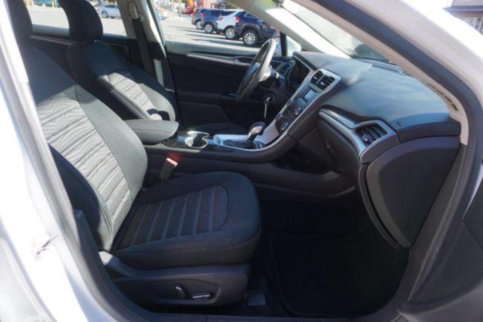 2016 White Platinum Metallic Tri-Coat /Charcoal Black, cloth Ford Fusion SE (1FA6P0H73G5) with an 2.5L L4 DOHC 16V engine, 6-Speed Automatic transmission, located at 312 Centre Ave, Schuylkill Haven, PA, 17972, (570) 593-5278, 40.638130, -76.177383 - fog lights, rear parking sensors - Photo#54