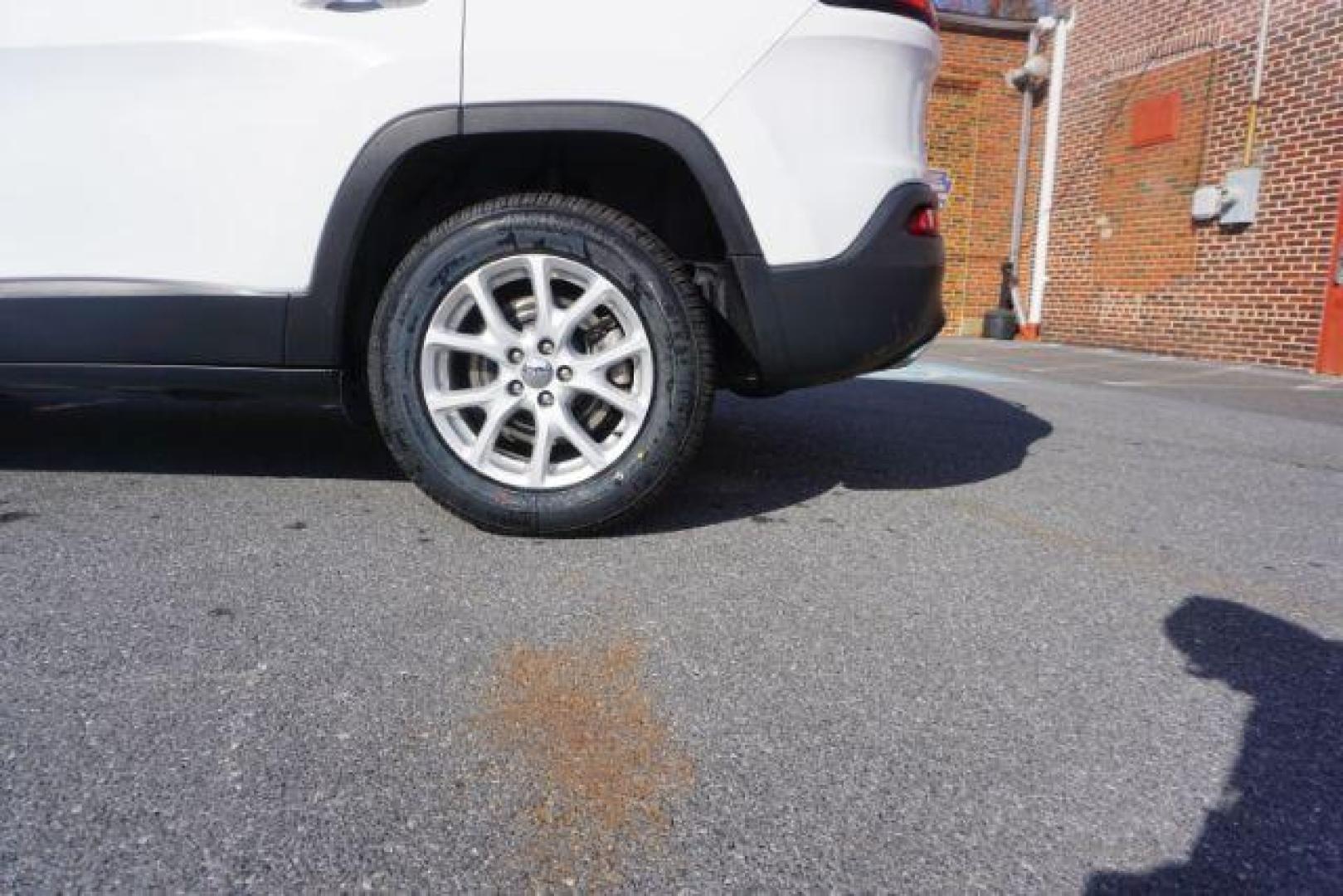 2016 Bright White Clear Coat /Black, premium cloth Jeep Cherokee Latitude 4WD (1C4PJMCS9GW) with an 3.2L V6 DOHC 24V engine, 9-Speed Automatic transmission, located at 312 Centre Ave, Schuylkill Haven, PA, 17972, (570) 593-5278, 40.638130, -76.177383 - navigation, passive keyless entry, power drivers seat - Photo#15