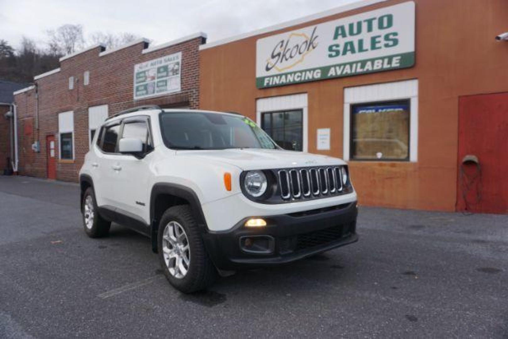 2016 Alpine White /Black, cloth Jeep Renegade Latitude 4WD (ZACCJBBT9GP) with an 2.4L L4 DOHC 16V engine, 6-Speed Manual transmission, located at 312 Centre Ave, Schuylkill Haven, PA, 17972, (570) 593-5278, 40.638130, -76.177383 - bluetooth connection, luggage rack, passive keyless entry, remote engine starter, - Photo#1