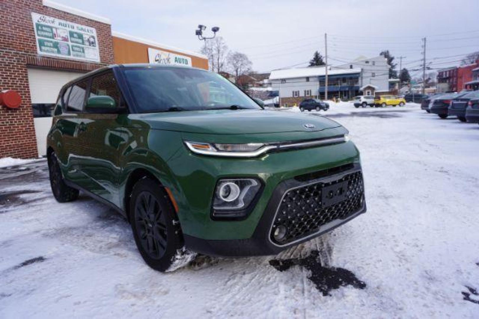 2020 Undercover Green /Gray Two-Tone Tricot Cloth, premium cloth Kia Soul EX (KNDJ33AU9L7) with an 2.0L L4 DOHC 16V engine, Continuously Variable Transmission transmission, located at 312 Centre Ave, Schuylkill Haven, PA, 17972, (570) 593-5278, 40.638130, -76.177383 - remote engine starter - Photo#3