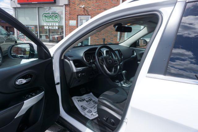 2018 Bright White Clear Coat /Black, leather/cloth Jeep Cherokee Latitude Plus 4WD (1C4PJMLX3JD) with an 3.2L V6 DOHC 24V engine, 9-Speed Automatic transmission, located at 312 Centre Ave, Schuylkill Haven, PA, 17972, (570) 593-5278, 40.638130, -76.177383 - Heated front seats, luggage rack, navigation, rear parking sensors, remote engine starter - Photo#20