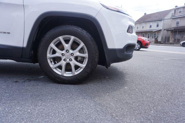 2018 Bright White Clear Coat /Black, leather/cloth Jeep Cherokee Latitude Plus 4WD (1C4PJMLX3JD) with an 3.2L V6 DOHC 24V engine, 9-Speed Automatic transmission, located at 312 Centre Ave, Schuylkill Haven, PA, 17972, (570) 593-5278, 40.638130, -76.177383 - Heated front seats, luggage rack, navigation, rear parking sensors, remote engine starter - Photo#7