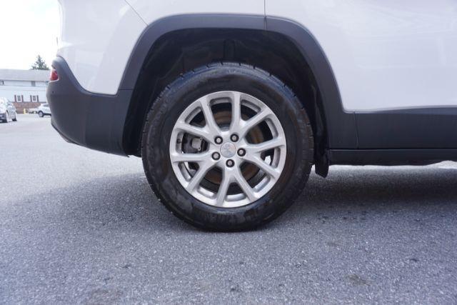 2018 Bright White Clear Coat /Black, leather/cloth Jeep Cherokee Latitude Plus 4WD (1C4PJMLX3JD) with an 3.2L V6 DOHC 24V engine, 9-Speed Automatic transmission, located at 312 Centre Ave, Schuylkill Haven, PA, 17972, (570) 593-5278, 40.638130, -76.177383 - Heated front seats, luggage rack, navigation, rear parking sensors, remote engine starter - Photo#8