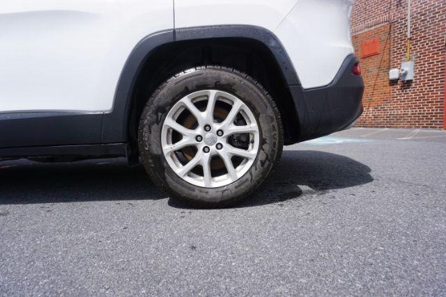 2018 Bright White Clear Coat /Black, leather/cloth Jeep Cherokee Latitude Plus 4WD (1C4PJMLX3JD) with an 3.2L V6 DOHC 24V engine, 9-Speed Automatic transmission, located at 312 Centre Ave, Schuylkill Haven, PA, 17972, (570) 593-5278, 40.638130, -76.177383 - Heated front seats, luggage rack, navigation, rear parking sensors, remote engine starter - Photo#15
