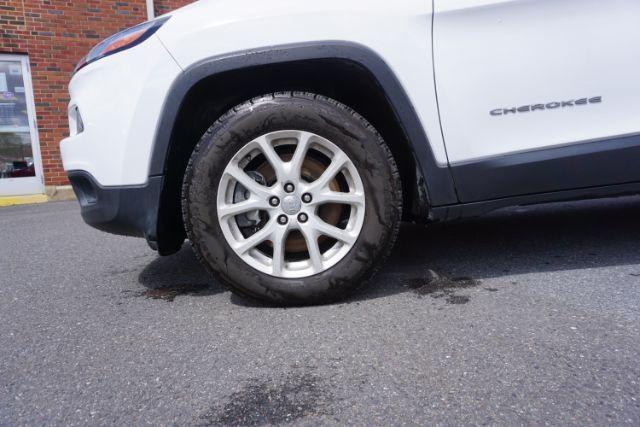 2018 Bright White Clear Coat /Black, leather/cloth Jeep Cherokee Latitude Plus 4WD (1C4PJMLX3JD) with an 3.2L V6 DOHC 24V engine, 9-Speed Automatic transmission, located at 312 Centre Ave, Schuylkill Haven, PA, 17972, (570) 593-5278, 40.638130, -76.177383 - Heated front seats, luggage rack, navigation, rear parking sensors, remote engine starter - Photo#16