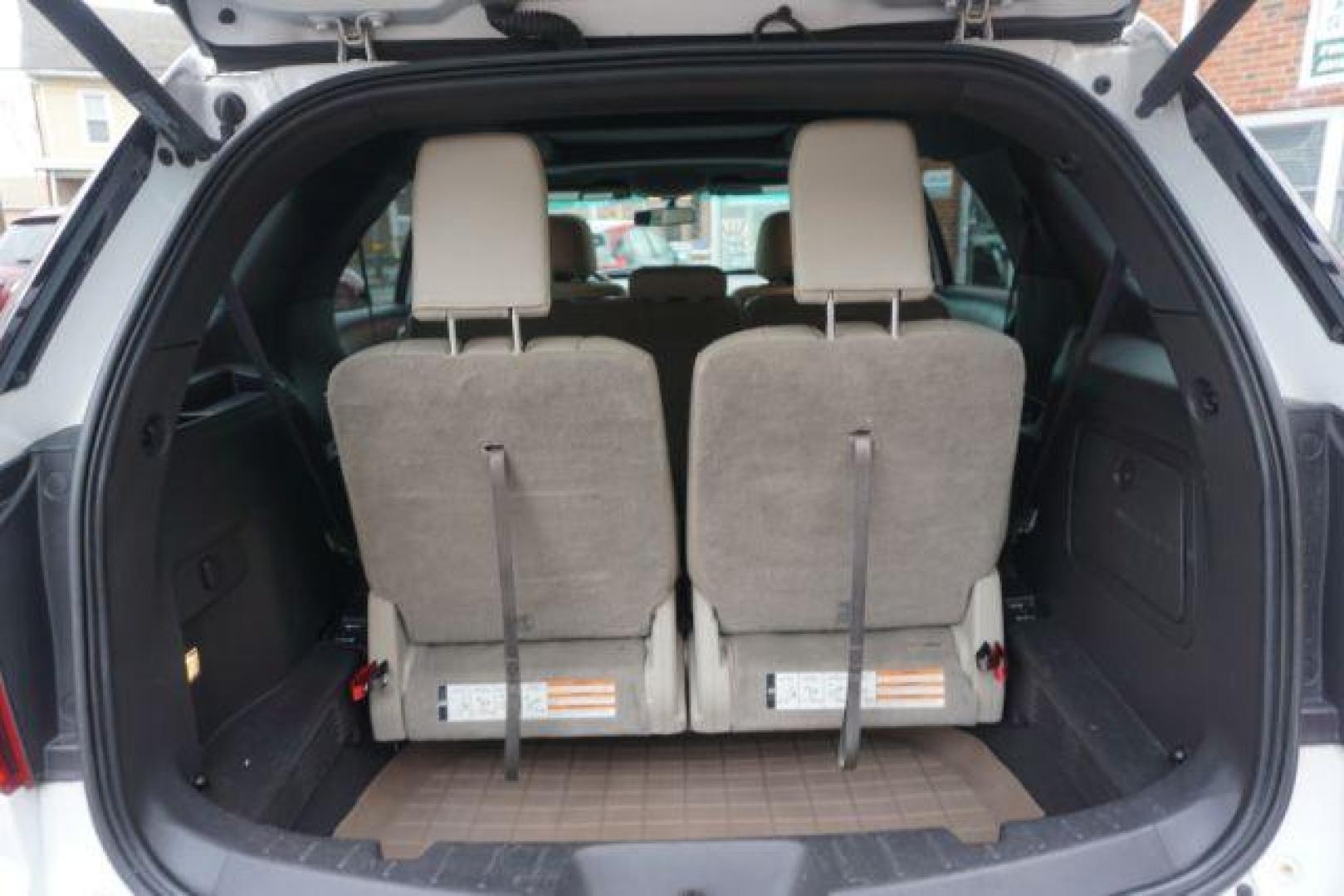 2015 Oxford White Clearcoat /Medium Light Stone, leather Ford Explorer XLT 4WD (1FM5K8D84FG) with an 3.5L V6 DOHC 24V engine, 6-Speed Automatic transmission, located at 312 Centre Ave, Schuylkill Haven, PA, 17972, (570) 593-5278, 40.638130, -76.177383 - Navigation, power liftgate, power sunroof - Photo#40