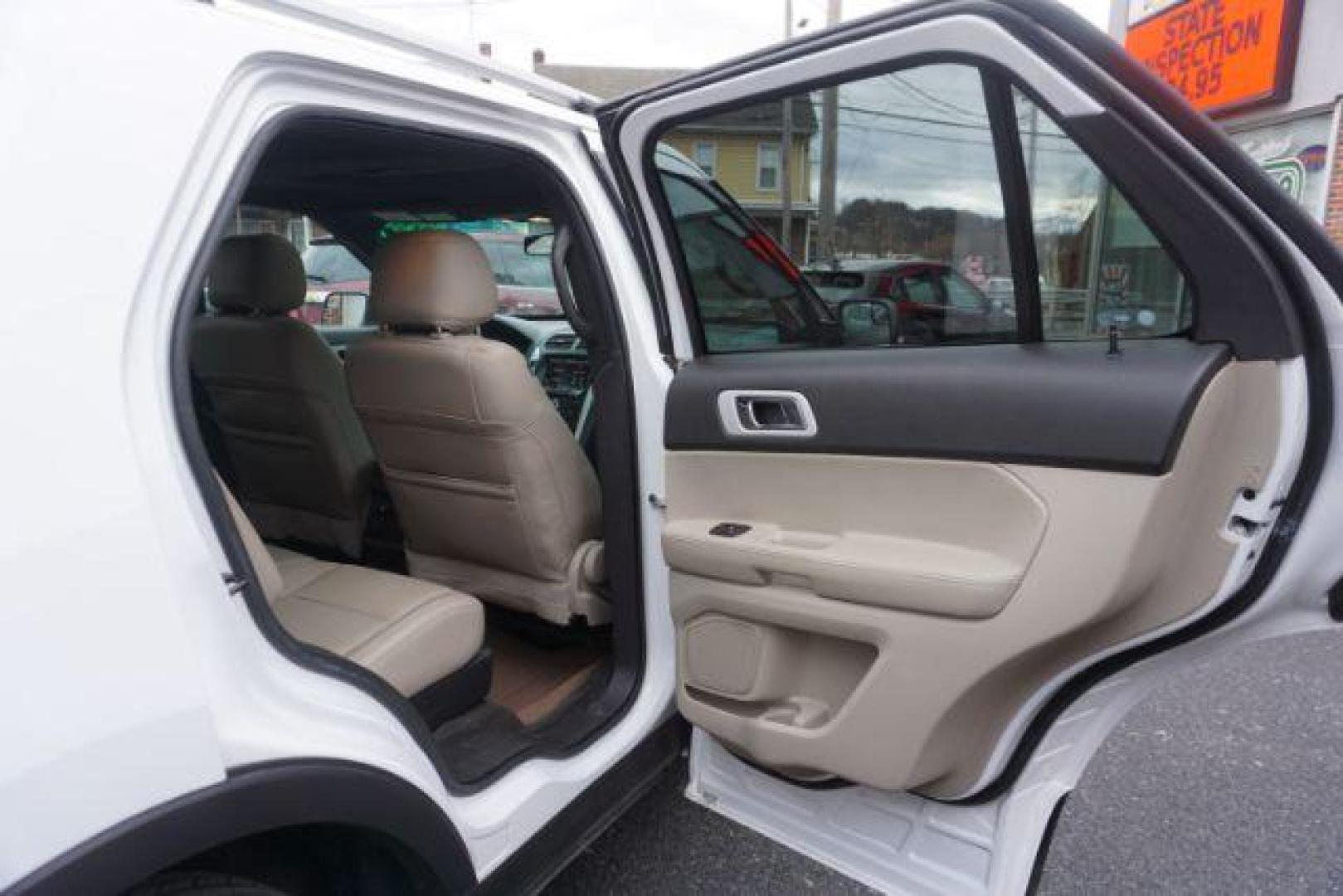 2015 Oxford White Clearcoat /Medium Light Stone, leather Ford Explorer XLT 4WD (1FM5K8D84FG) with an 3.5L V6 DOHC 24V engine, 6-Speed Automatic transmission, located at 312 Centre Ave, Schuylkill Haven, PA, 17972, (570) 593-5278, 40.638130, -76.177383 - Navigation, power liftgate, power sunroof - Photo#42