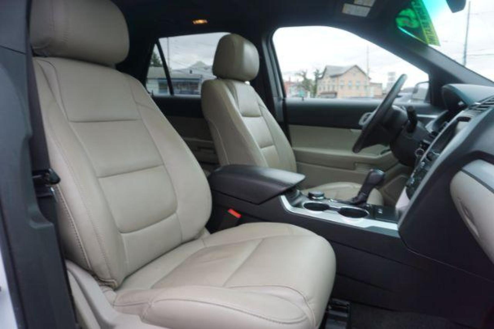 2015 Oxford White Clearcoat /Medium Light Stone, leather Ford Explorer XLT 4WD (1FM5K8D84FG) with an 3.5L V6 DOHC 24V engine, 6-Speed Automatic transmission, located at 312 Centre Ave, Schuylkill Haven, PA, 17972, (570) 593-5278, 40.638130, -76.177383 - Navigation, power liftgate, power sunroof - Photo#53