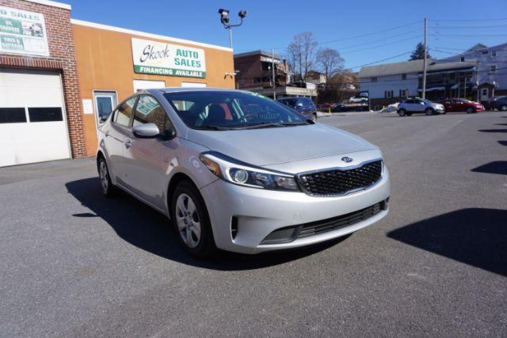 2018 gray /black kia Forte LX lx (3KPFL4A79JE) with an 2.0 engine, auto transmission, located at 312 Centre Ave, Schuylkill Haven, PA, 17972, (570) 593-5278, 40.638130, -76.177383 - aluminum/alloy wheels - Photo#4