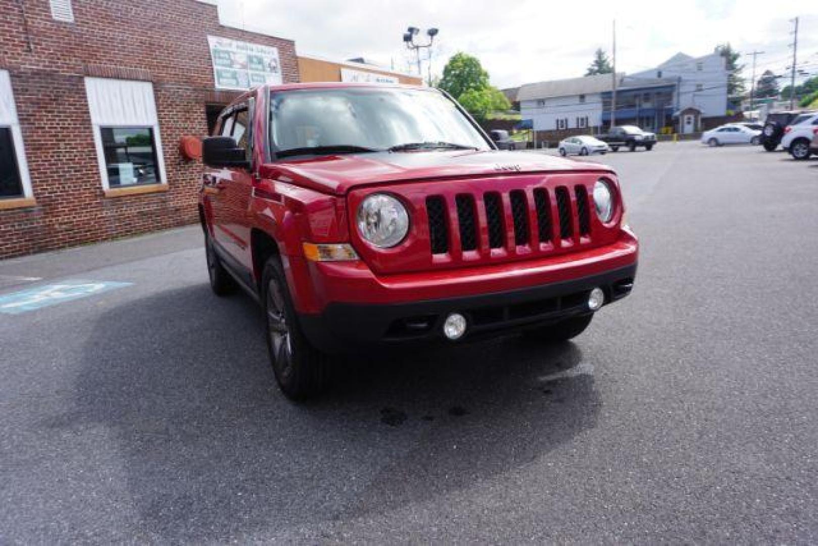 2016 Redline 2 Coat Pearl /Dark Slate Gray Jeep Patriot Sport SE (1C4NJRBB3GD) with an 2.4L I-4 DOHC engine, located at 312 Centre Ave, Schuylkill Haven, PA, 17972, (570) 593-5278, 40.638130, -76.177383 - Aluminum/Alloy wheels, Back up camera, locking/limited slip differential - Photo#5