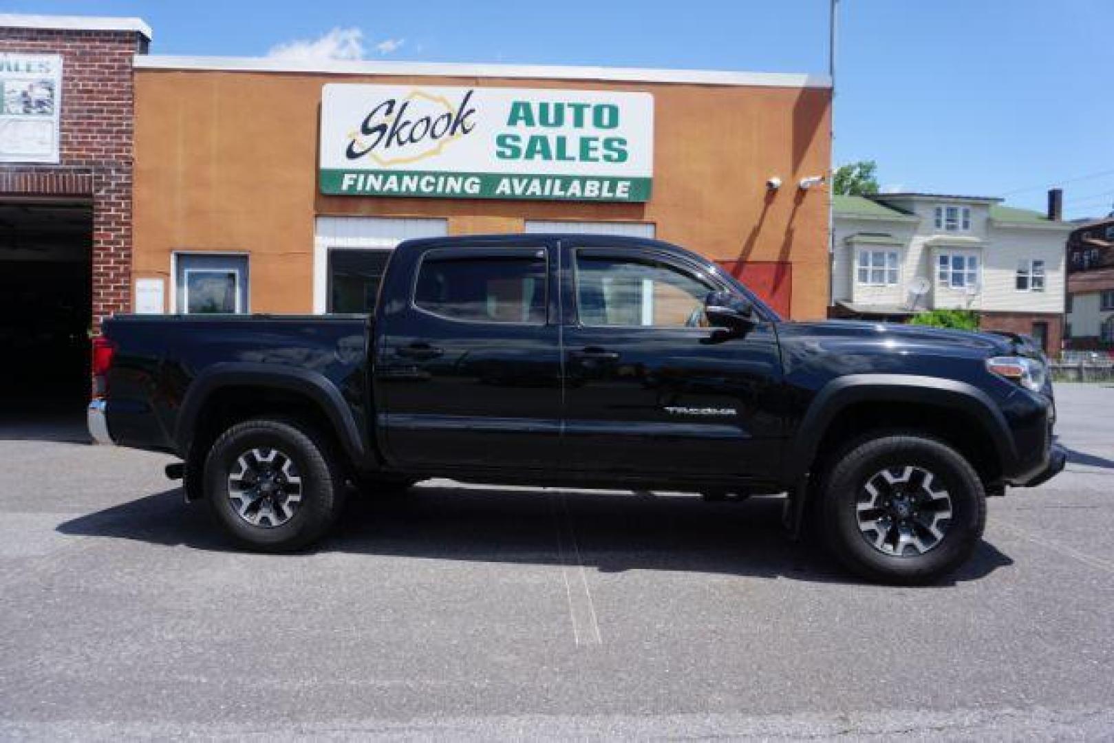 2018 Midnight Black Metallic Toyota Tacoma SR V6 | SR5 V6 | TRD Sport | TRD Off Road | TRD Pro | Limited (5TFCZ5AN4JX) with an 3.5L V-6 port/direct injection engine, located at 312 Centre Ave, Schuylkill Haven, PA, 17972, (570) 593-5278, 40.638130, -76.177383 - Aluminum/alloy wheels, Navigation system, rear parking sensor, hard bed cover, towing pkg - Photo#12