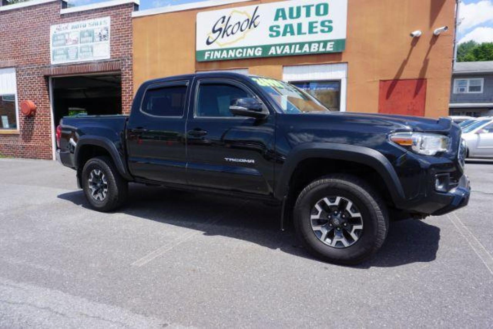 2018 Midnight Black Metallic Toyota Tacoma SR V6 | SR5 V6 | TRD Sport | TRD Off Road | TRD Pro | Limited (5TFCZ5AN4JX) with an 3.5L V-6 port/direct injection engine, located at 312 Centre Ave, Schuylkill Haven, PA, 17972, (570) 593-5278, 40.638130, -76.177383 - Aluminum/alloy wheels, Navigation system, rear parking sensor, hard bed cover, towing pkg - Photo#13