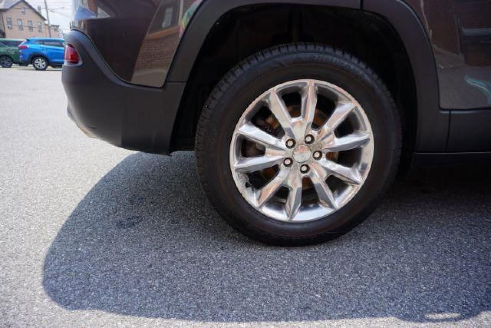 2015 Granite Crystal Metallic Clearcoat /Black Jeep Cherokee Limited (1C4PJMDS8FW) with an Pentastar 3.2L V-6 DOHC engine, located at 312 Centre Ave, Schuylkill Haven, PA, 17972, (570) 593-5278, 40.638130, -76.177383 - Photo#9