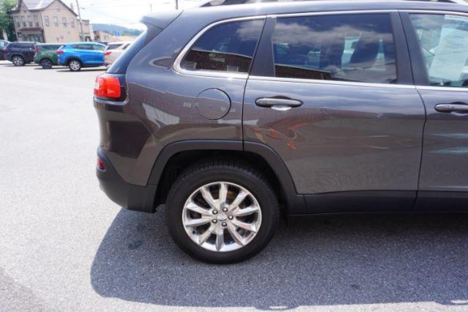 2015 Granite Crystal Metallic Clearcoat /Black Jeep Cherokee Limited (1C4PJMDS8FW) with an Pentastar 3.2L V-6 DOHC engine, located at 312 Centre Ave, Schuylkill Haven, PA, 17972, (570) 593-5278, 40.638130, -76.177383 - Photo#10