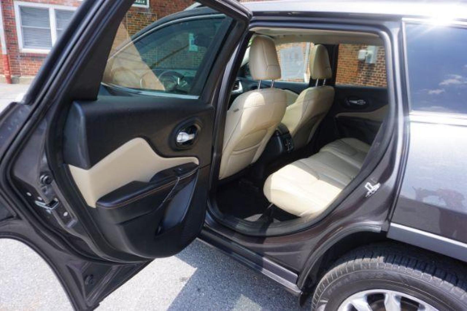 2015 Granite Crystal Metallic Clearcoat /Black Jeep Cherokee Limited (1C4PJMDS8FW) with an Pentastar 3.2L V-6 DOHC engine, located at 312 Centre Ave, Schuylkill Haven, PA, 17972, (570) 593-5278, 40.638130, -76.177383 - Photo#20