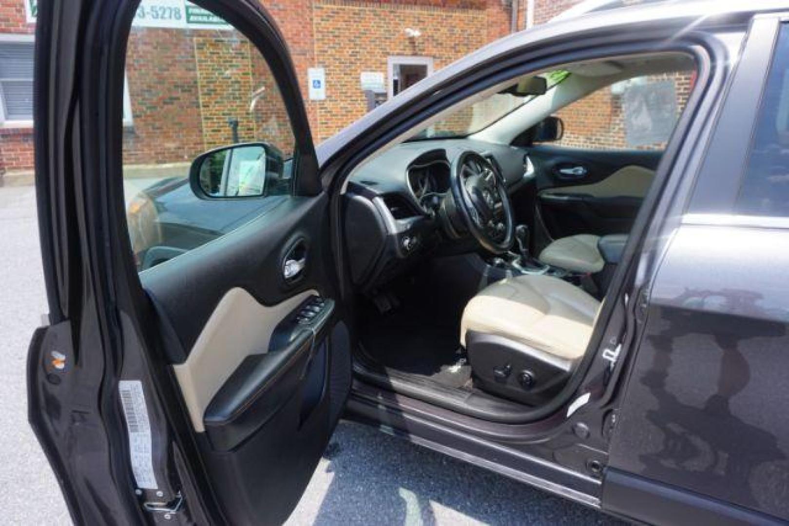 2015 Granite Crystal Metallic Clearcoat /Black Jeep Cherokee Limited (1C4PJMDS8FW) with an Pentastar 3.2L V-6 DOHC engine, located at 312 Centre Ave, Schuylkill Haven, PA, 17972, (570) 593-5278, 40.638130, -76.177383 - Photo#22