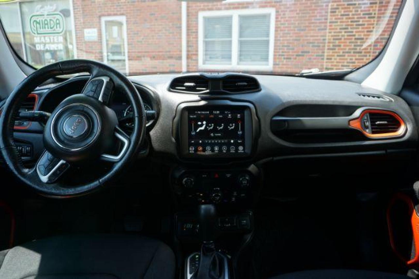 2020 Sting-Gray Clearcoat /Sandstorm/Black Jeep Renegade North Edition 4X4 (ZACNJBAB3LP) with an Tigershark MultiAir 2.4L I-4 variable valve contro engine, located at 312 Centre Ave, Schuylkill Haven, PA, 17972, (570) 593-5278, 40.638130, -76.177383 - Photo#5