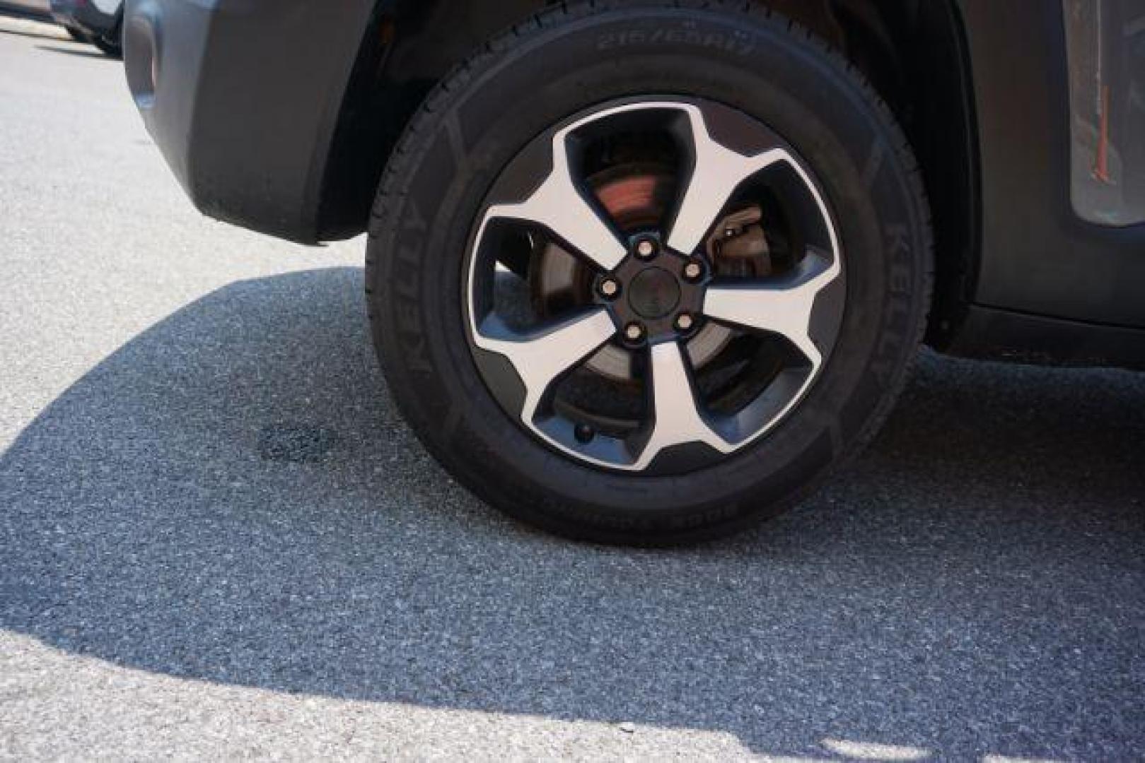 2020 Sting-Gray Clearcoat /Sandstorm/Black Jeep Renegade North Edition 4X4 (ZACNJBAB3LP) with an Tigershark MultiAir 2.4L I-4 variable valve contro engine, located at 312 Centre Ave, Schuylkill Haven, PA, 17972, (570) 593-5278, 40.638130, -76.177383 - Photo#25
