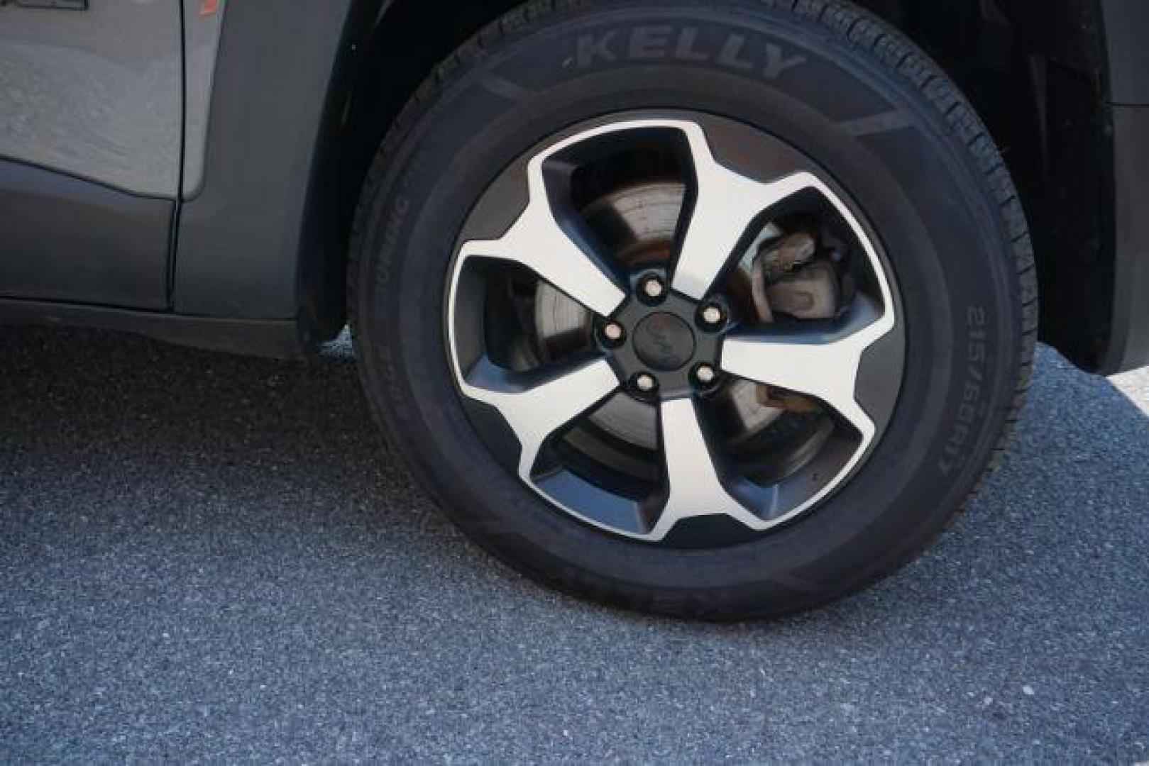 2020 Sting-Gray Clearcoat /Sandstorm/Black Jeep Renegade North Edition 4X4 (ZACNJBAB3LP) with an Tigershark MultiAir 2.4L I-4 variable valve contro engine, located at 312 Centre Ave, Schuylkill Haven, PA, 17972, (570) 593-5278, 40.638130, -76.177383 - Photo#28