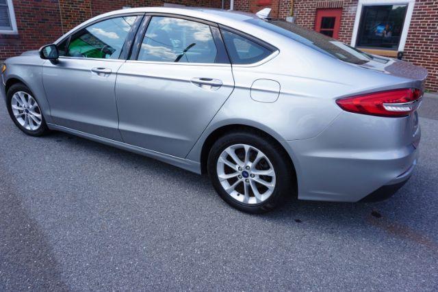 2020 Ford Fusion SE's photo
