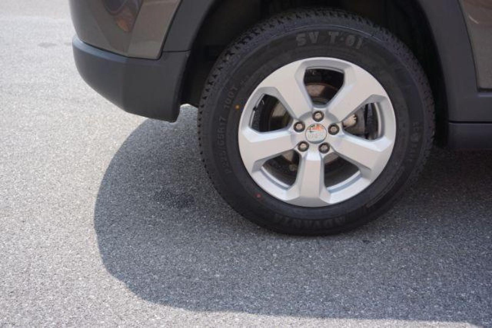 2018 Granite Crystal Metallic Clearcoat /Ski Gray/Black Jeep Compass Latitude 4x4 (3C4NJDBB4JT) , located at 312 Centre Ave, Schuylkill Haven, PA, 17972, (570) 593-5278, 40.638130, -76.177383 - Photo#5