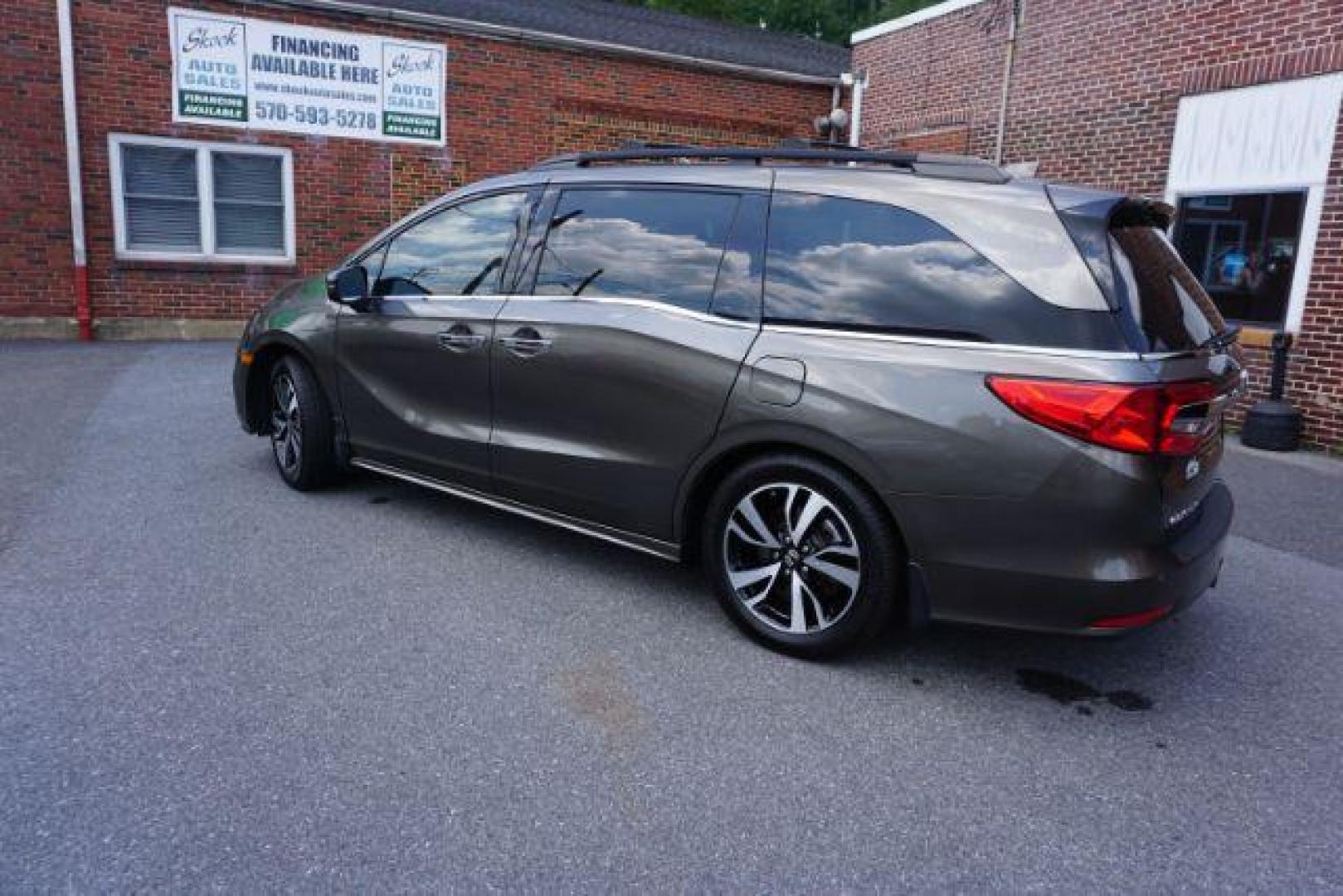 2018 Pacific Pewter Metallic /Gray Honda Odyssey Elite (5FNRL6H94JB) with an 3.5L V-6 gasoline direct injection engine, located at 312 Centre Ave, Schuylkill Haven, PA, 17972, (570) 593-5278, 40.638130, -76.177383 - Photo#4