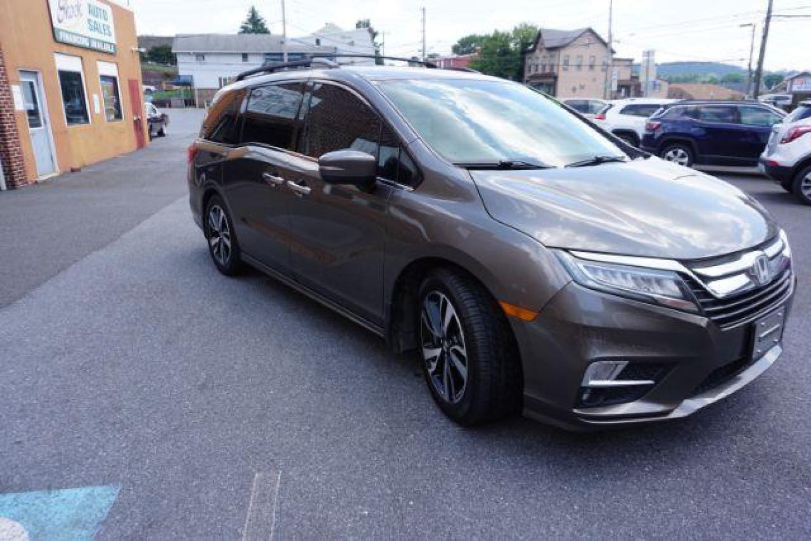 2018 Pacific Pewter Metallic /Gray Honda Odyssey Elite (5FNRL6H94JB) with an 3.5L V-6 gasoline direct injection engine, located at 312 Centre Ave, Schuylkill Haven, PA, 17972, (570) 593-5278, 40.638130, -76.177383 - Photo#9