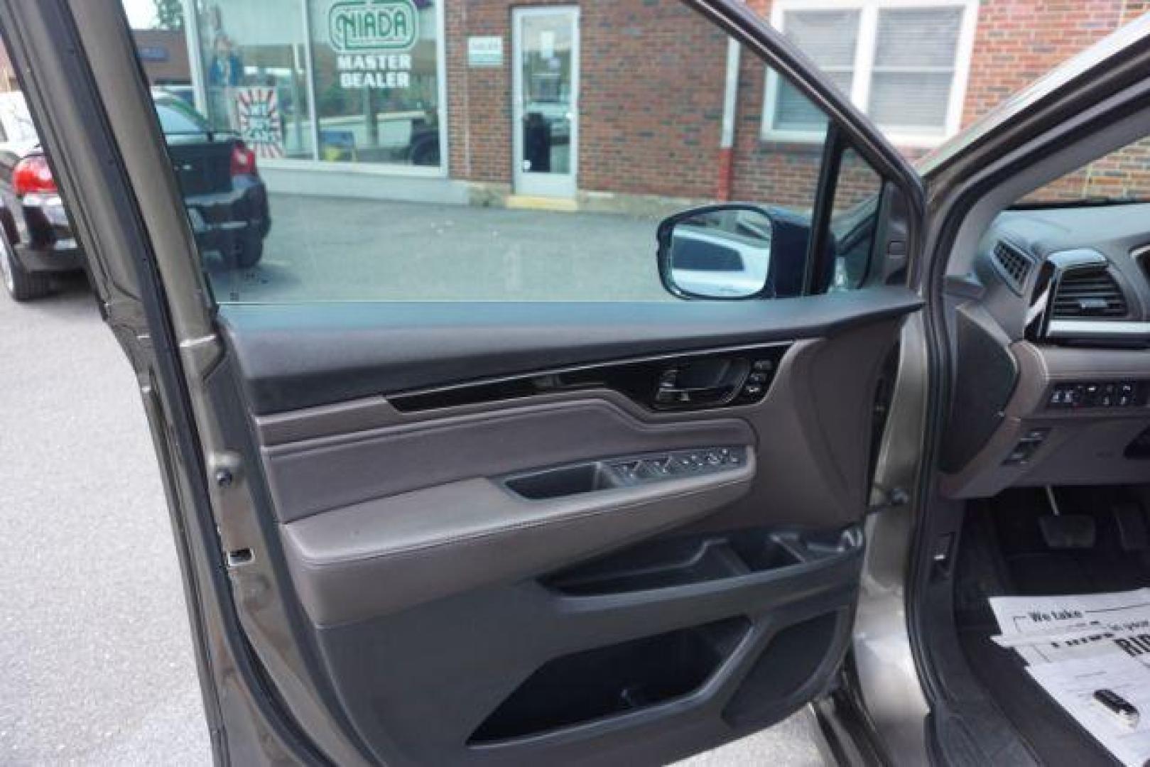 2018 Pacific Pewter Metallic /Gray Honda Odyssey Elite (5FNRL6H94JB) with an 3.5L V-6 gasoline direct injection engine, located at 312 Centre Ave, Schuylkill Haven, PA, 17972, (570) 593-5278, 40.638130, -76.177383 - Photo#19