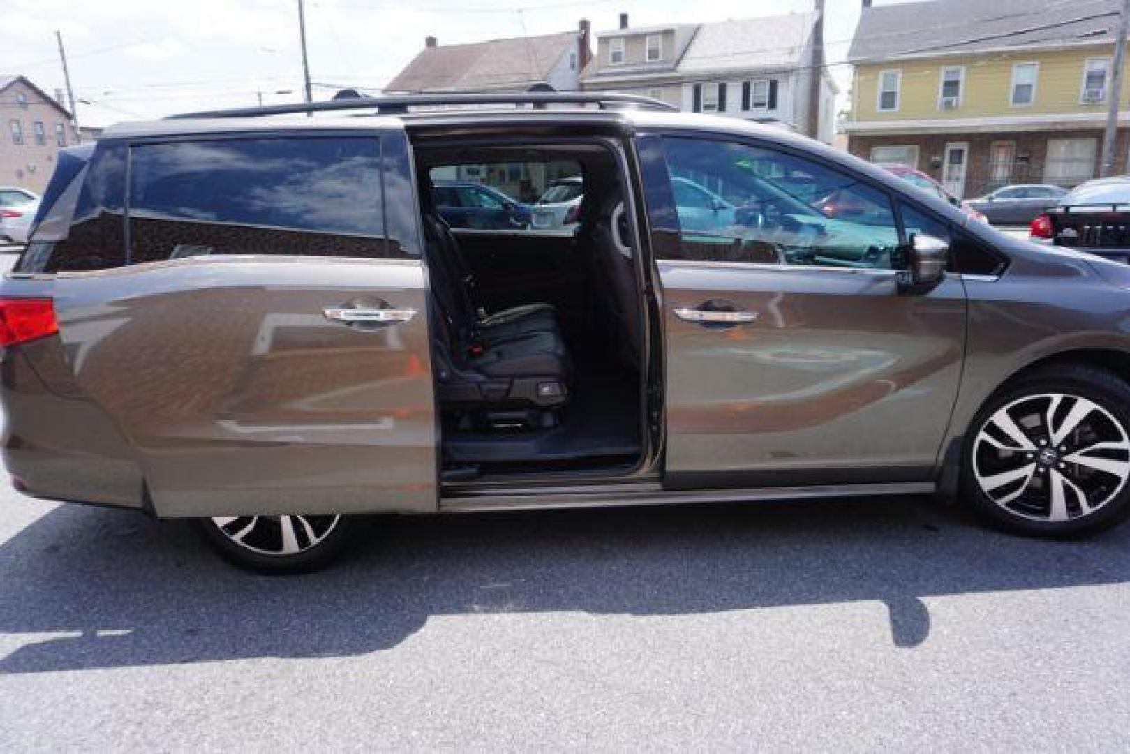 2018 Pacific Pewter Metallic /Gray Honda Odyssey Elite (5FNRL6H94JB) with an 3.5L V-6 gasoline direct injection engine, located at 312 Centre Ave, Schuylkill Haven, PA, 17972, (570) 593-5278, 40.638130, -76.177383 - Photo#27