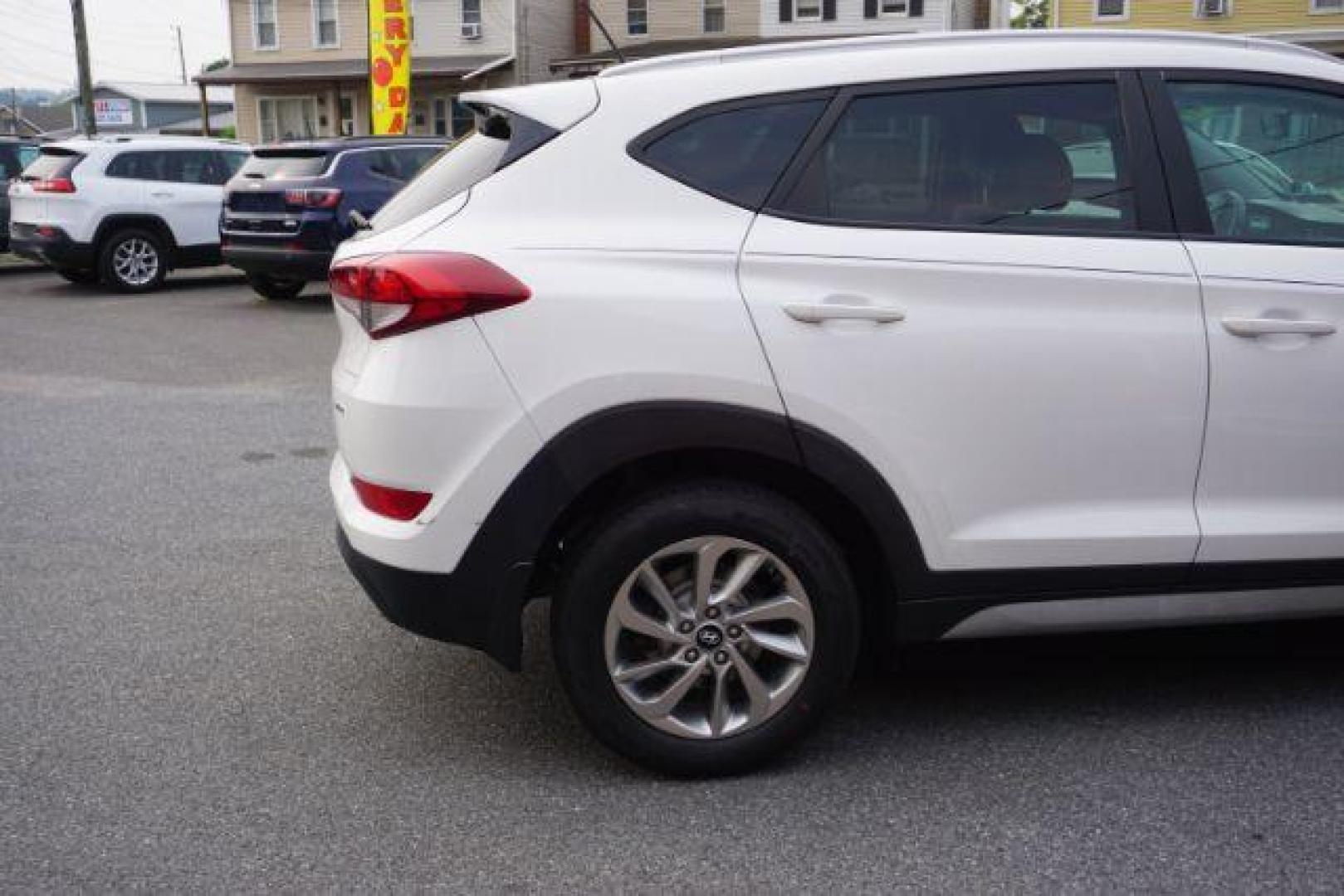2017 Winter White /Gray Hyundai Tucson SE (KM8J3CA4XHU) with an Nu 2L I-4 gasoline direct injection engine, located at 312 Centre Ave, Schuylkill Haven, PA, 17972, (570) 593-5278, 40.638130, -76.177383 - Photo#7