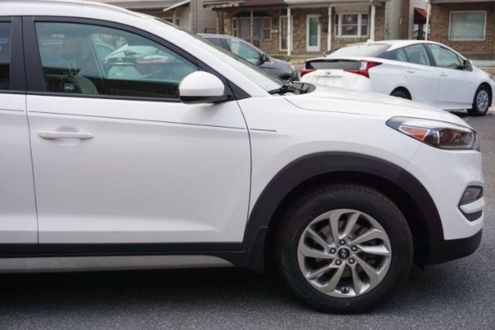2017 Winter White /Gray Hyundai Tucson SE (KM8J3CA4XHU) with an Nu 2L I-4 gasoline direct injection engine, located at 312 Centre Ave, Schuylkill Haven, PA, 17972, (570) 593-5278, 40.638130, -76.177383 - Photo#9