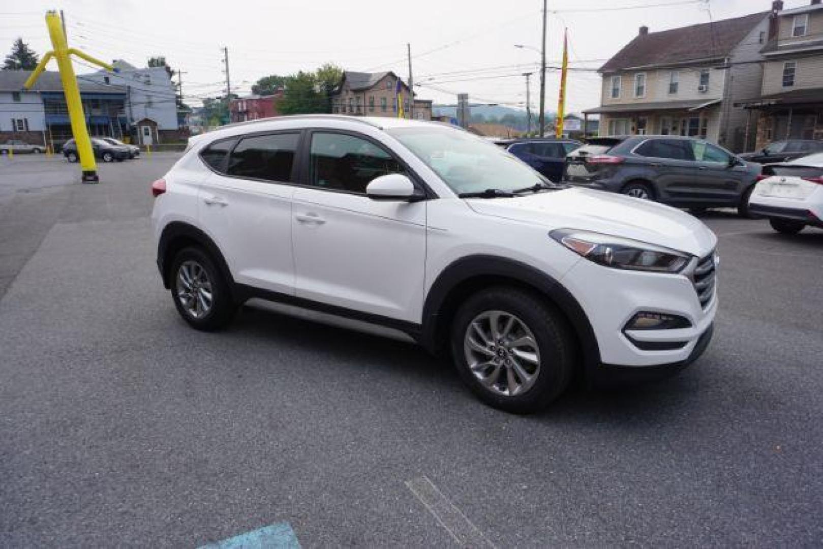 2017 Winter White /Gray Hyundai Tucson SE (KM8J3CA4XHU) with an Nu 2L I-4 gasoline direct injection engine, located at 312 Centre Ave, Schuylkill Haven, PA, 17972, (570) 593-5278, 40.638130, -76.177383 - Photo#8