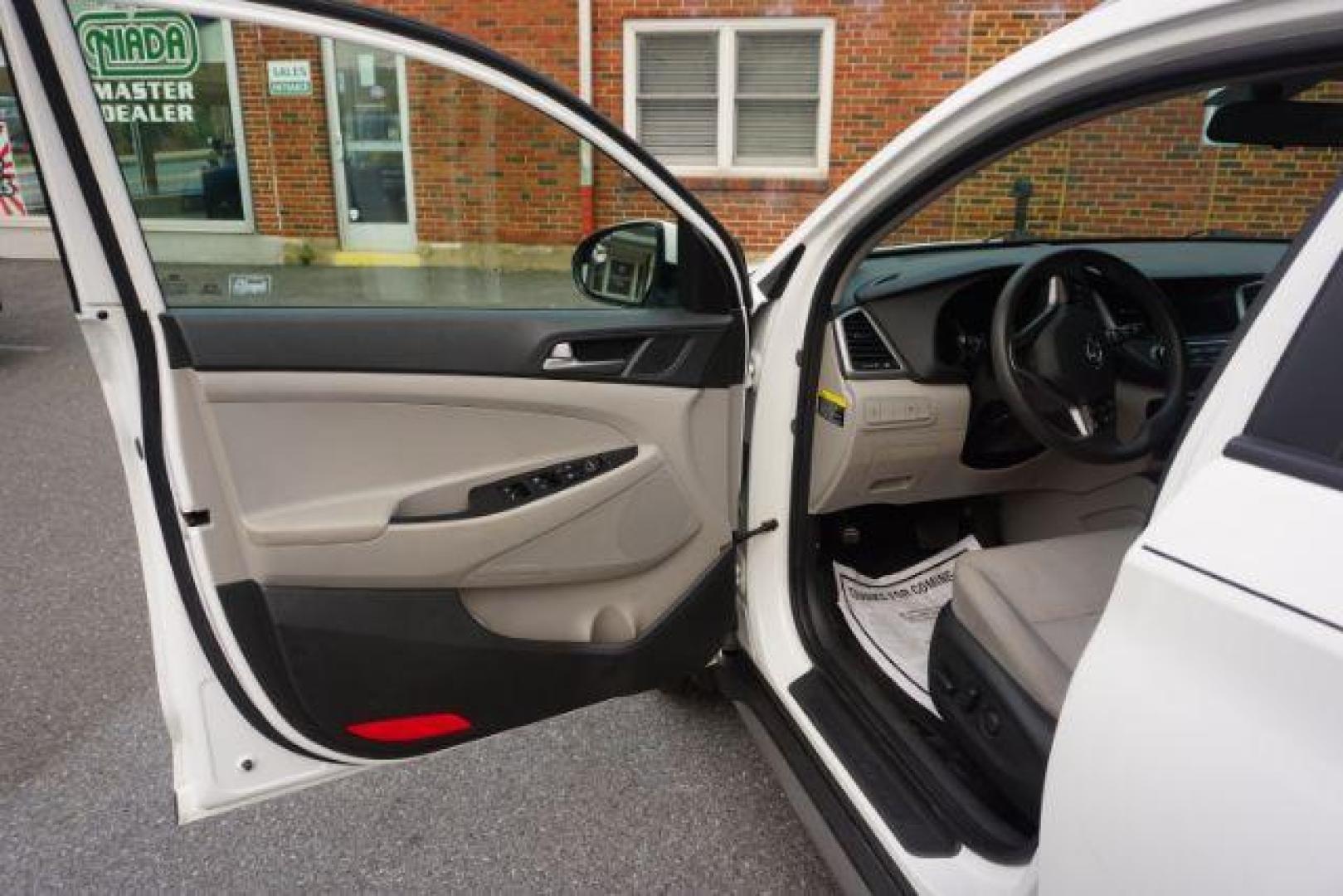 2017 Winter White /Gray Hyundai Tucson SE (KM8J3CA4XHU) with an Nu 2L I-4 gasoline direct injection engine, located at 312 Centre Ave, Schuylkill Haven, PA, 17972, (570) 593-5278, 40.638130, -76.177383 - Photo#13