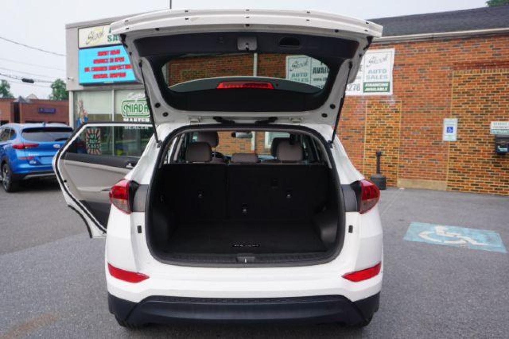 2017 Winter White /Gray Hyundai Tucson SE (KM8J3CA4XHU) with an Nu 2L I-4 gasoline direct injection engine, located at 312 Centre Ave, Schuylkill Haven, PA, 17972, (570) 593-5278, 40.638130, -76.177383 - Photo#19