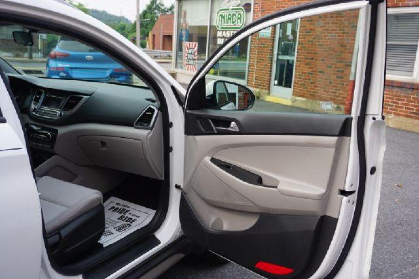 2017 Winter White /Gray Hyundai Tucson SE (KM8J3CA4XHU) with an Nu 2L I-4 gasoline direct injection engine, located at 312 Centre Ave, Schuylkill Haven, PA, 17972, (570) 593-5278, 40.638130, -76.177383 - Photo#24