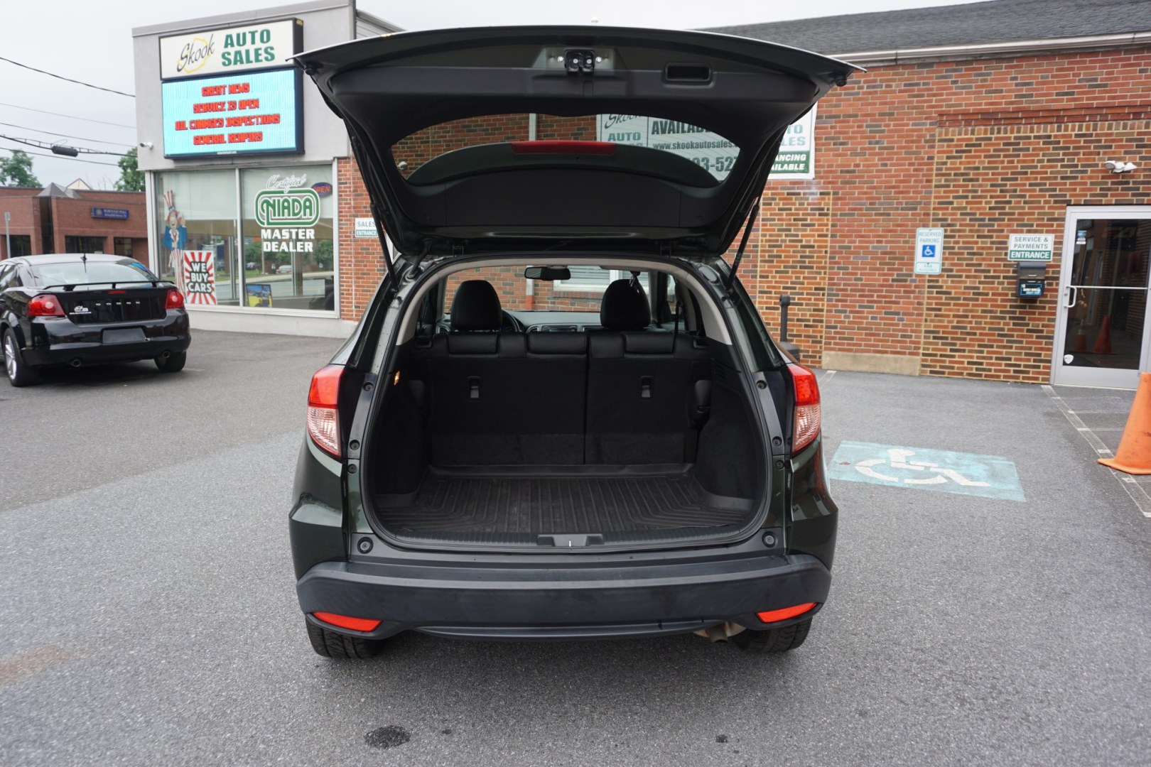 2017 Misty Green Pearl /Gray HONDA HR-V EX-L W/ NAVI (3CZRU6H77HM) with an 1.8L I-4 variable valve control engine, located at 312 Centre Ave, Schuylkill Haven, PA, 17972, (570) 593-5278, 40.638130, -76.177383 - Photo#23