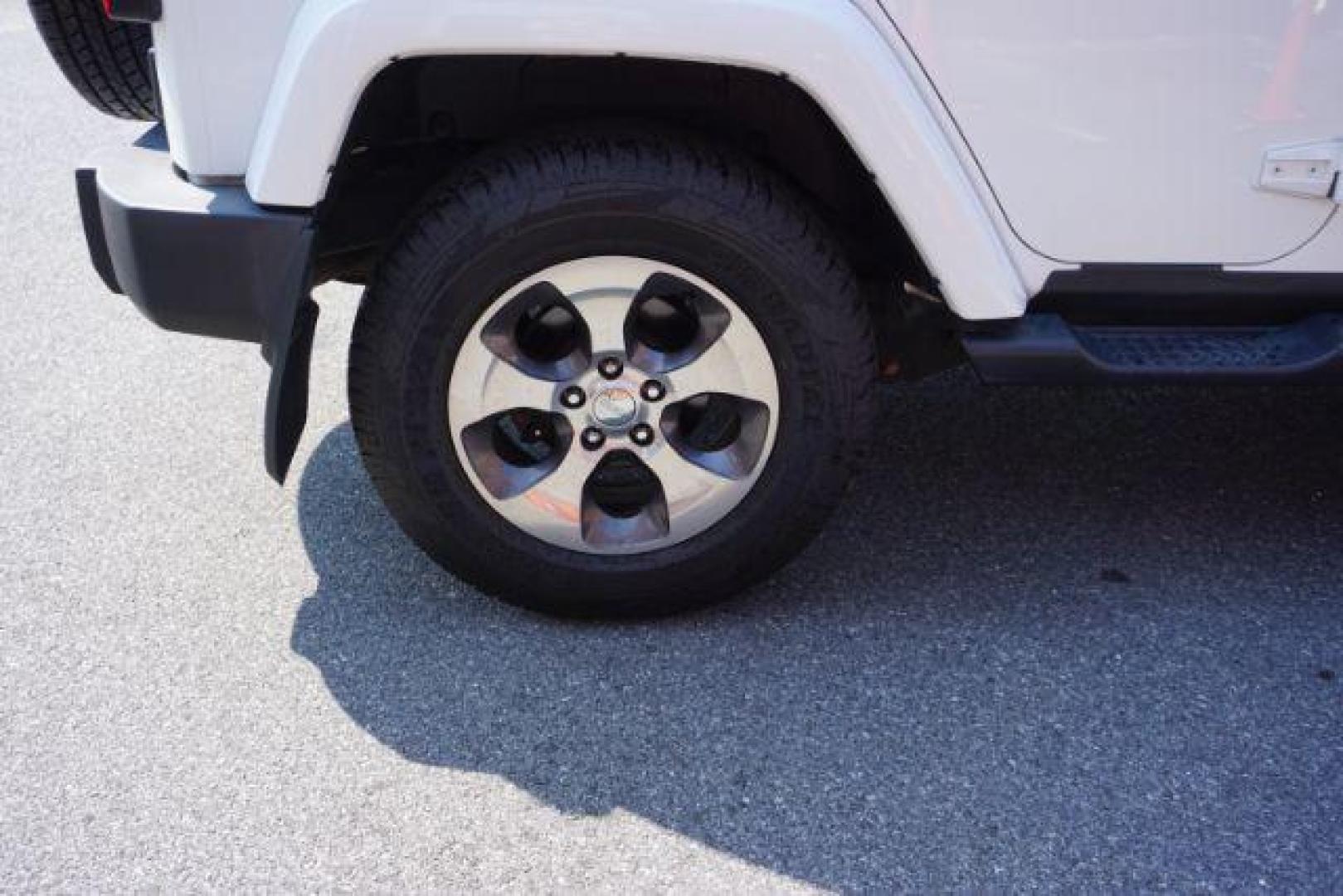 2018 Bright White Clearcoat /Black Jeep Wrangler JK Unlimited Sahara 4x4 (1C4BJWEG0JL) with an Pentastar 3.6L V-6 DOHC engine, located at 312 Centre Ave, Schuylkill Haven, PA, 17972, (570) 593-5278, 40.638130, -76.177383 - Photo#26