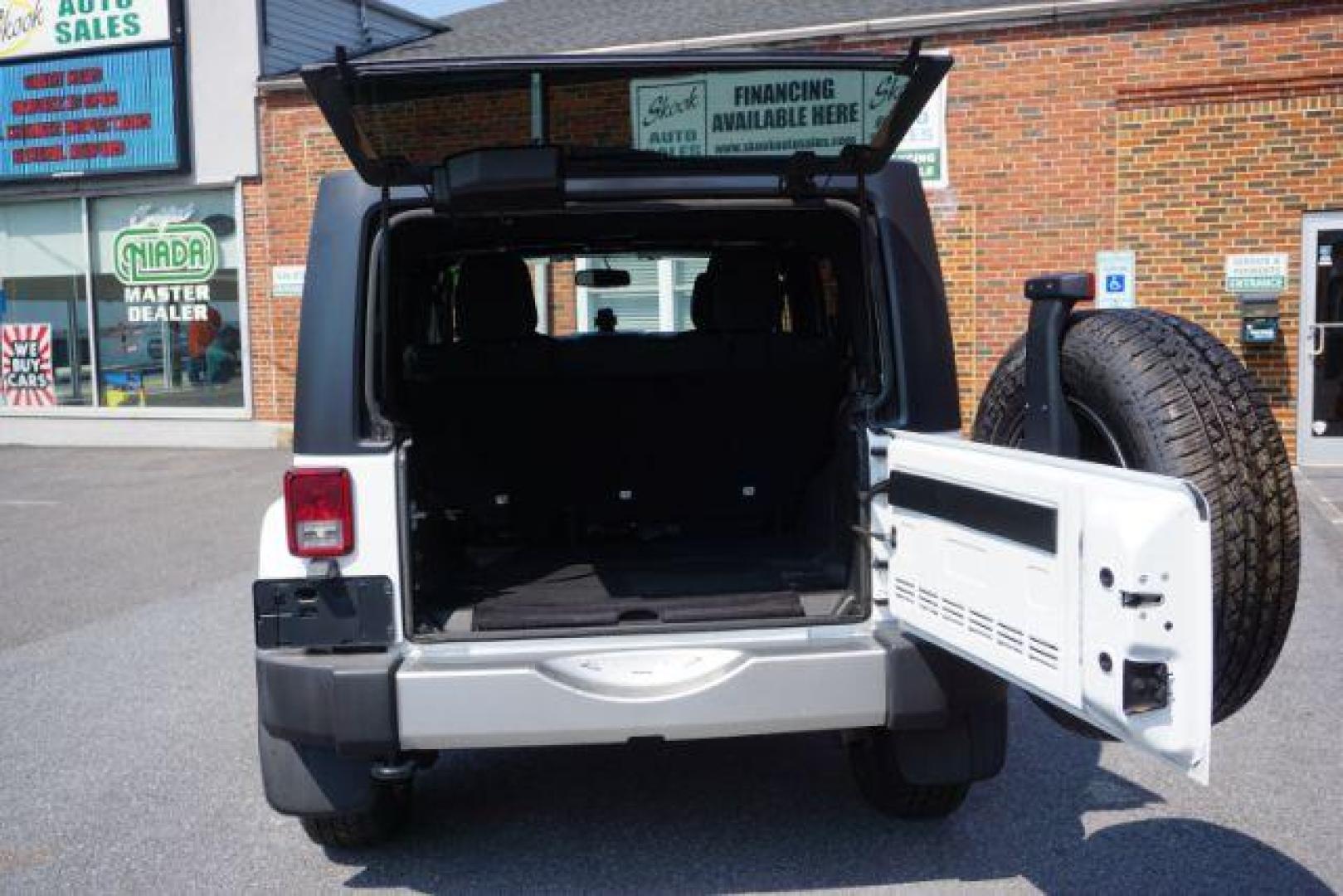 2018 Bright White Clearcoat /Black Jeep Wrangler JK Unlimited Sahara 4x4 (1C4BJWEG0JL) with an Pentastar 3.6L V-6 DOHC engine, located at 312 Centre Ave, Schuylkill Haven, PA, 17972, (570) 593-5278, 40.638130, -76.177383 - Photo#18