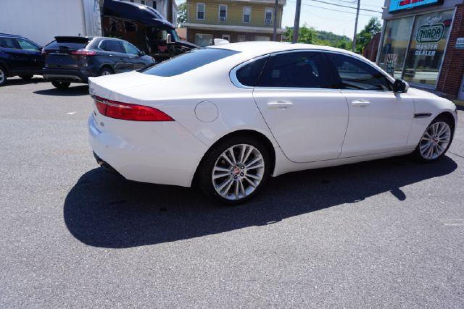 2020 Fuji White Jaguar XF Sedan 25t Premium AWD Automatic (SAJBJ4FX8LC) with an Ingenium 2L I-4 gasoline direct injection engine, located at 312 Centre Ave, Schuylkill Haven, PA, 17972, (570) 593-5278, 40.638130, -76.177383 - Photo#5