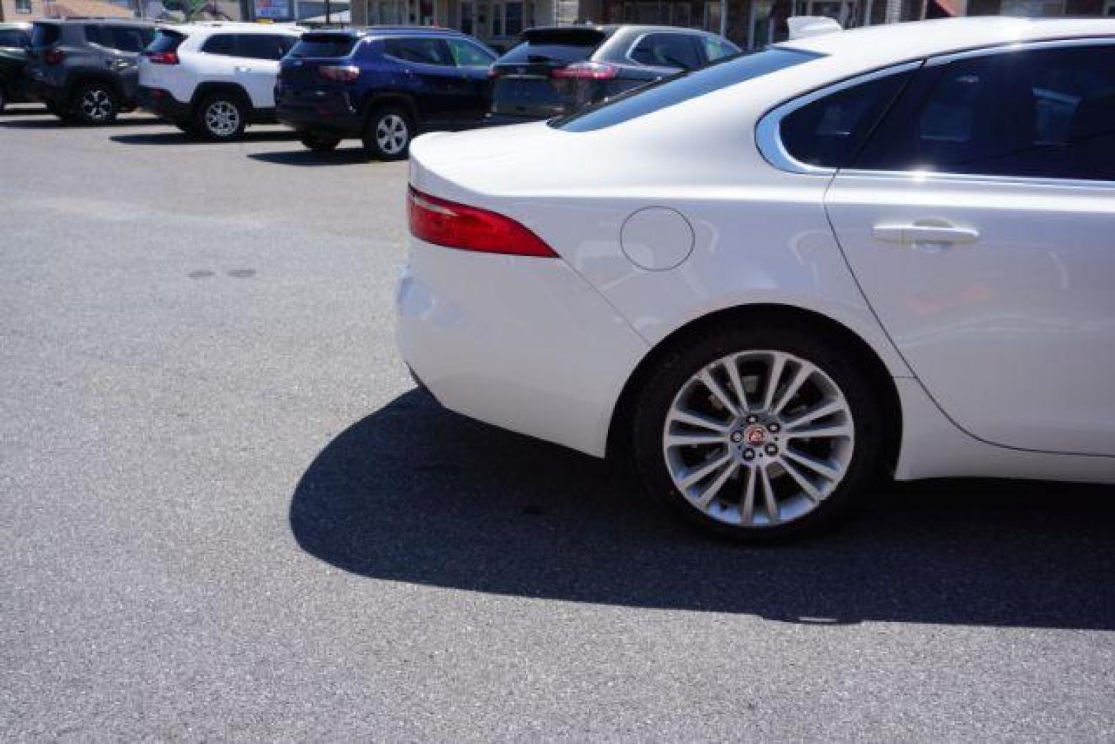 2020 Fuji White Jaguar XF Sedan 25t Premium AWD Automatic (SAJBJ4FX8LC) with an Ingenium 2L I-4 gasoline direct injection engine, located at 312 Centre Ave, Schuylkill Haven, PA, 17972, (570) 593-5278, 40.638130, -76.177383 - Photo#7