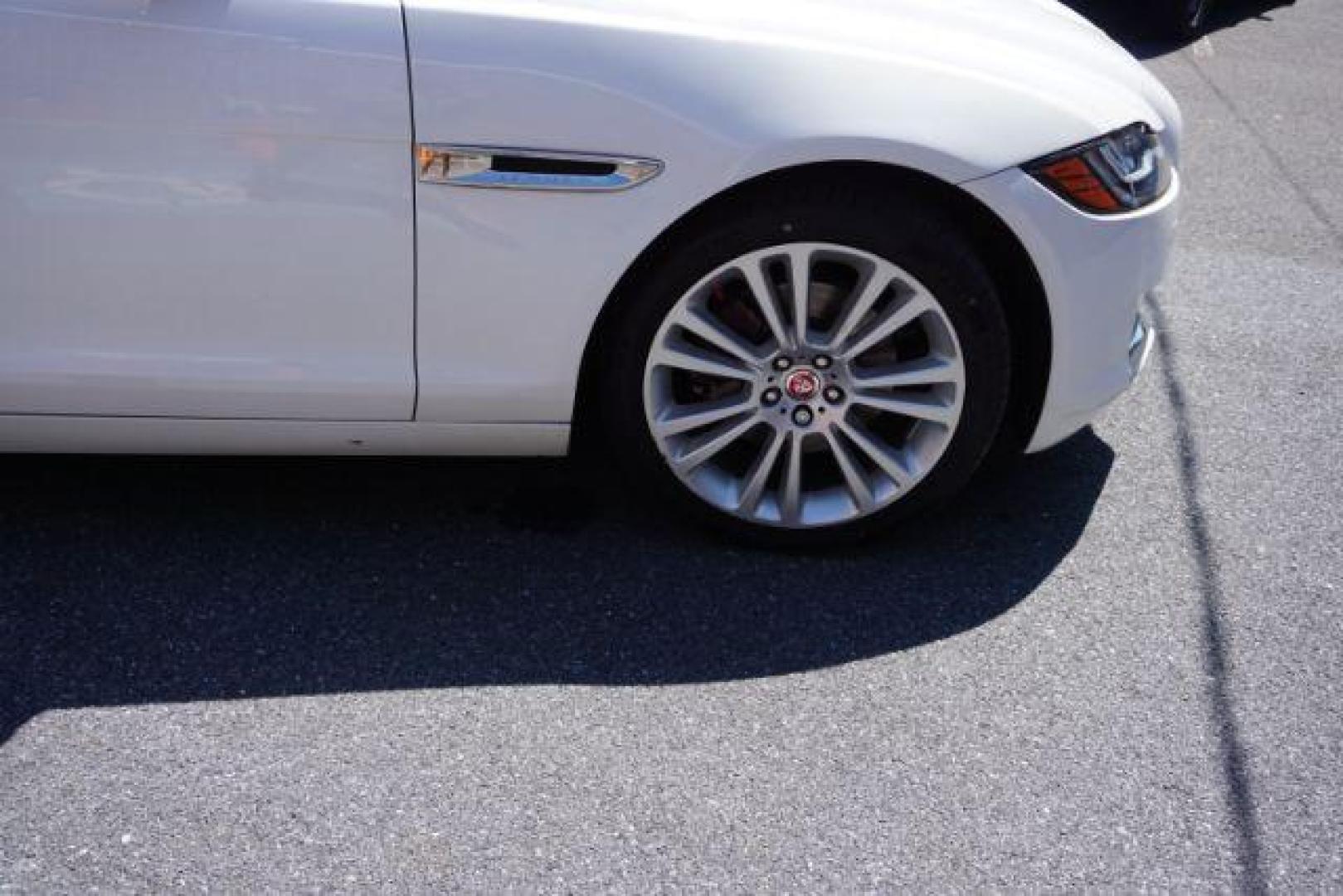2020 Fuji White Jaguar XF Sedan 25t Premium AWD Automatic (SAJBJ4FX8LC) with an Ingenium 2L I-4 gasoline direct injection engine, located at 312 Centre Ave, Schuylkill Haven, PA, 17972, (570) 593-5278, 40.638130, -76.177383 - Photo#29