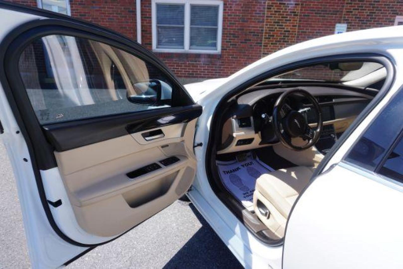 2020 Fuji White Jaguar XF Sedan 25t Premium AWD Automatic (SAJBJ4FX8LC) with an Ingenium 2L I-4 gasoline direct injection engine, located at 312 Centre Ave, Schuylkill Haven, PA, 17972, (570) 593-5278, 40.638130, -76.177383 - Photo#18