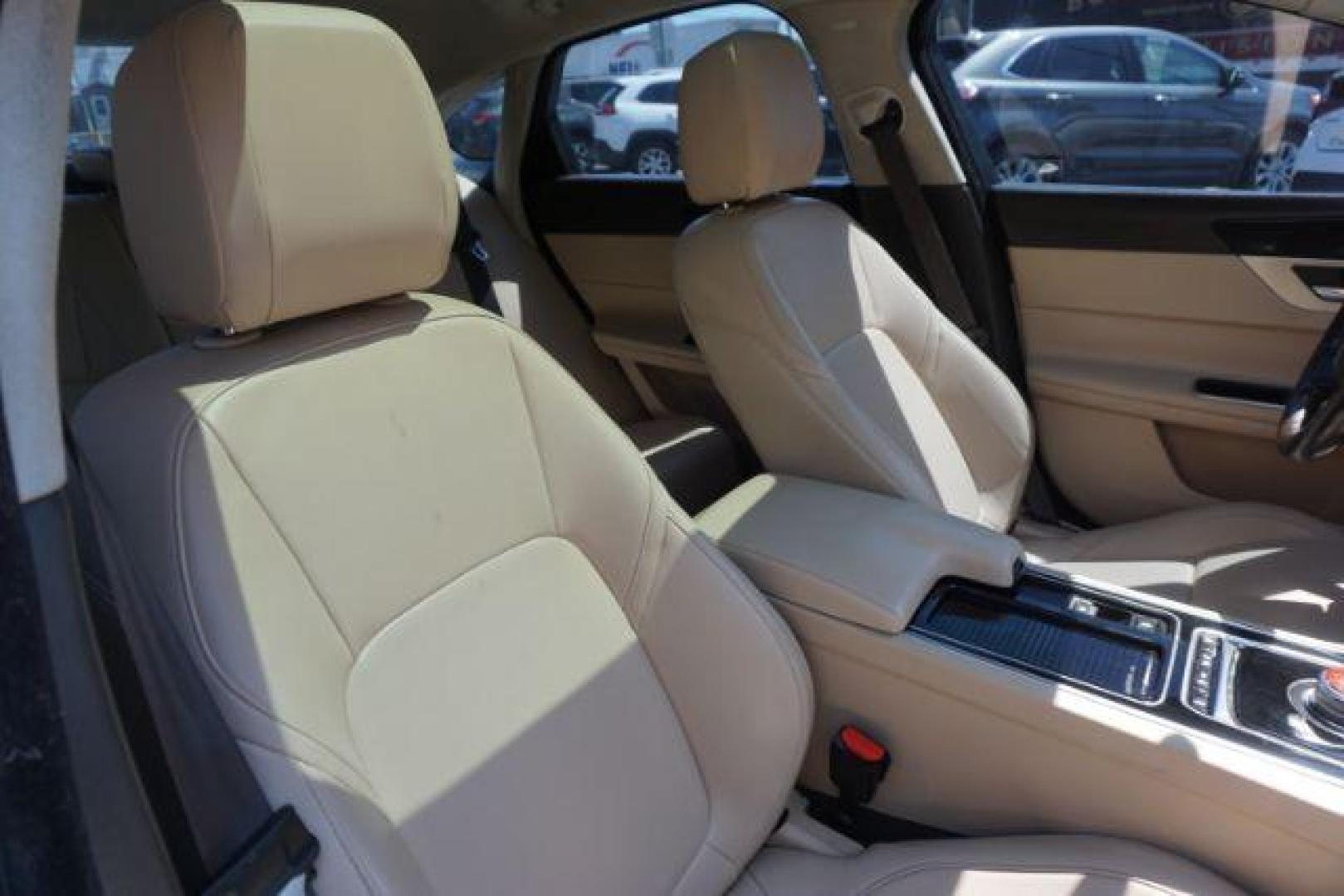 2020 Fuji White Jaguar XF Sedan 25t Premium AWD Automatic (SAJBJ4FX8LC) with an Ingenium 2L I-4 gasoline direct injection engine, located at 312 Centre Ave, Schuylkill Haven, PA, 17972, (570) 593-5278, 40.638130, -76.177383 - Photo#26