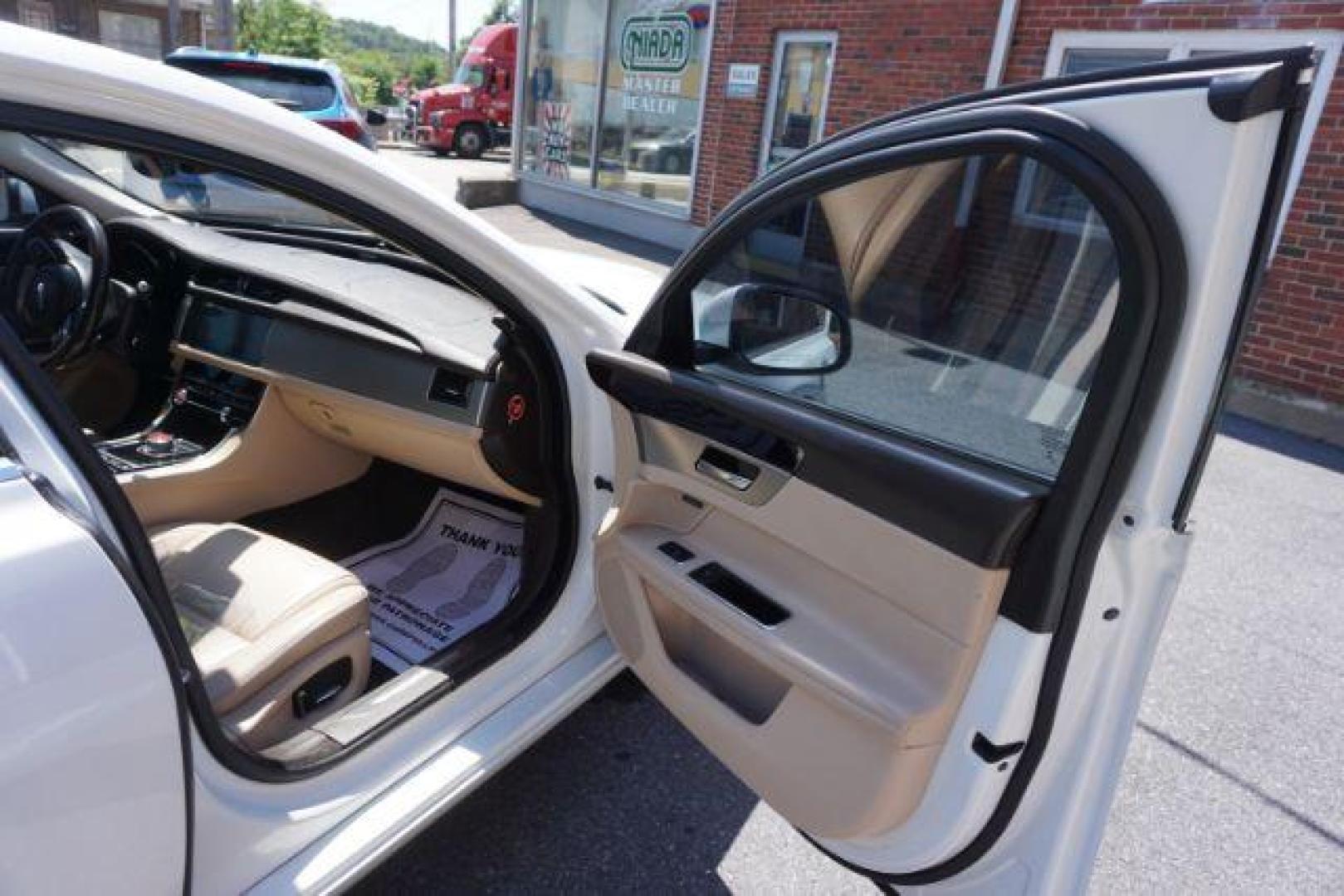 2020 Fuji White Jaguar XF Sedan 25t Premium AWD Automatic (SAJBJ4FX8LC) with an Ingenium 2L I-4 gasoline direct injection engine, located at 312 Centre Ave, Schuylkill Haven, PA, 17972, (570) 593-5278, 40.638130, -76.177383 - Photo#28