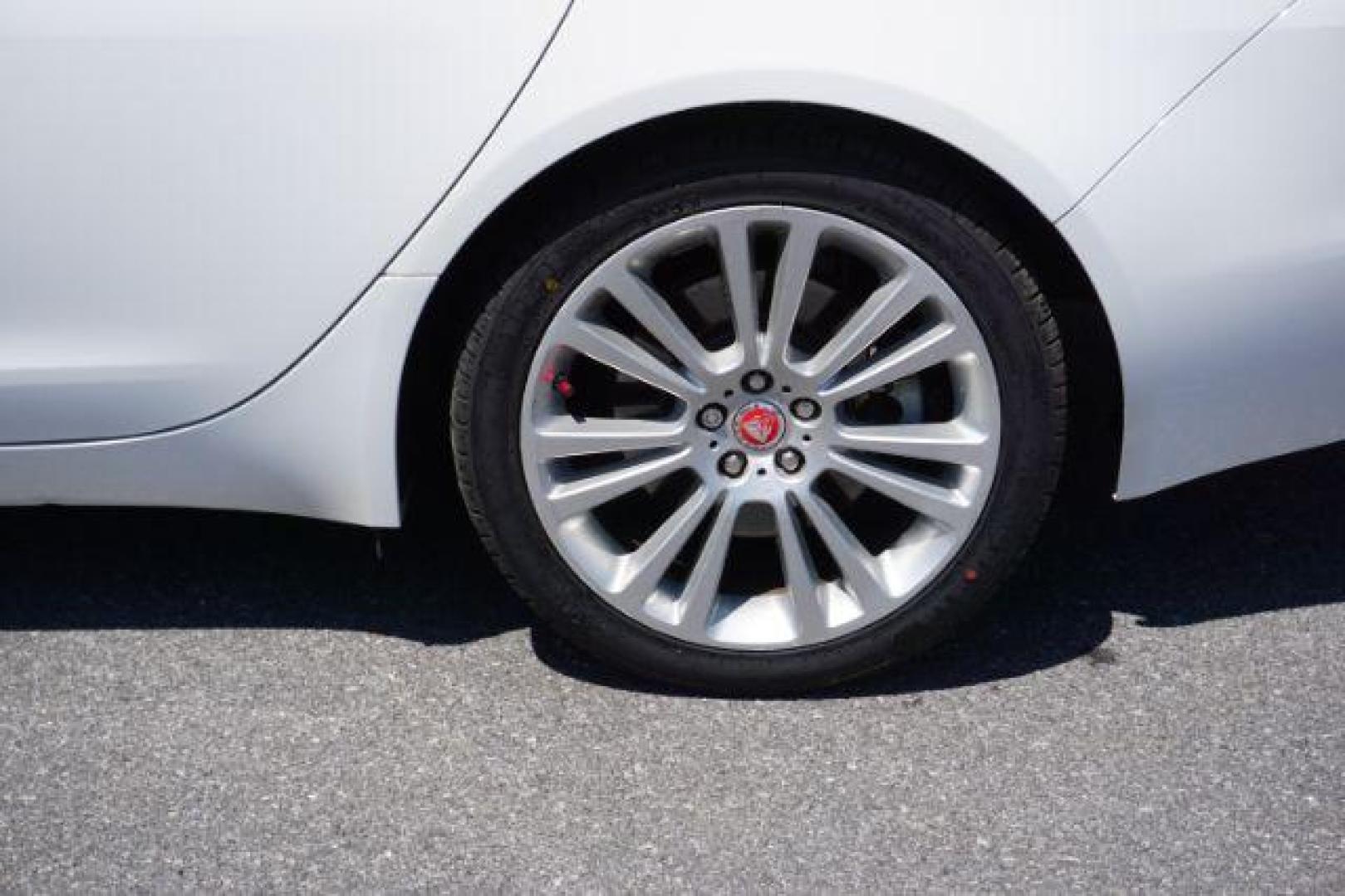 2020 Fuji White Jaguar XF Sedan 25t Premium AWD Automatic (SAJBJ4FX8LC) with an Ingenium 2L I-4 gasoline direct injection engine, located at 312 Centre Ave, Schuylkill Haven, PA, 17972, (570) 593-5278, 40.638130, -76.177383 - Photo#32