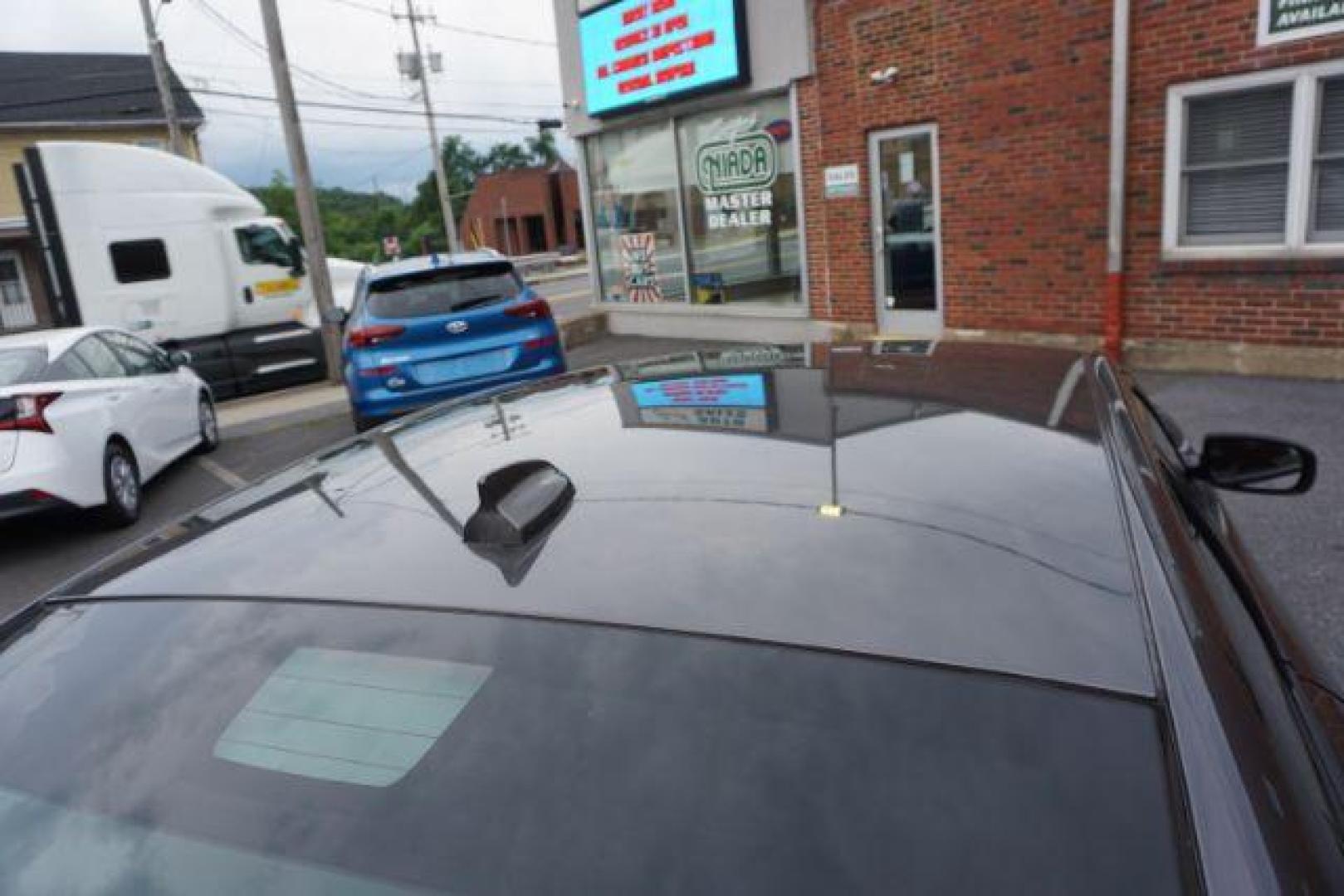 2018 Gray /gray Dodge Charger SXT Plus (2C3CDXHG6JH) with an 3.6L V6 DOHC 24V engine, 8-Speed Automatic transmission, located at 312 Centre Ave, Schuylkill Haven, PA, 17972, (570) 593-5278, 40.638130, -76.177383 - Photo#12
